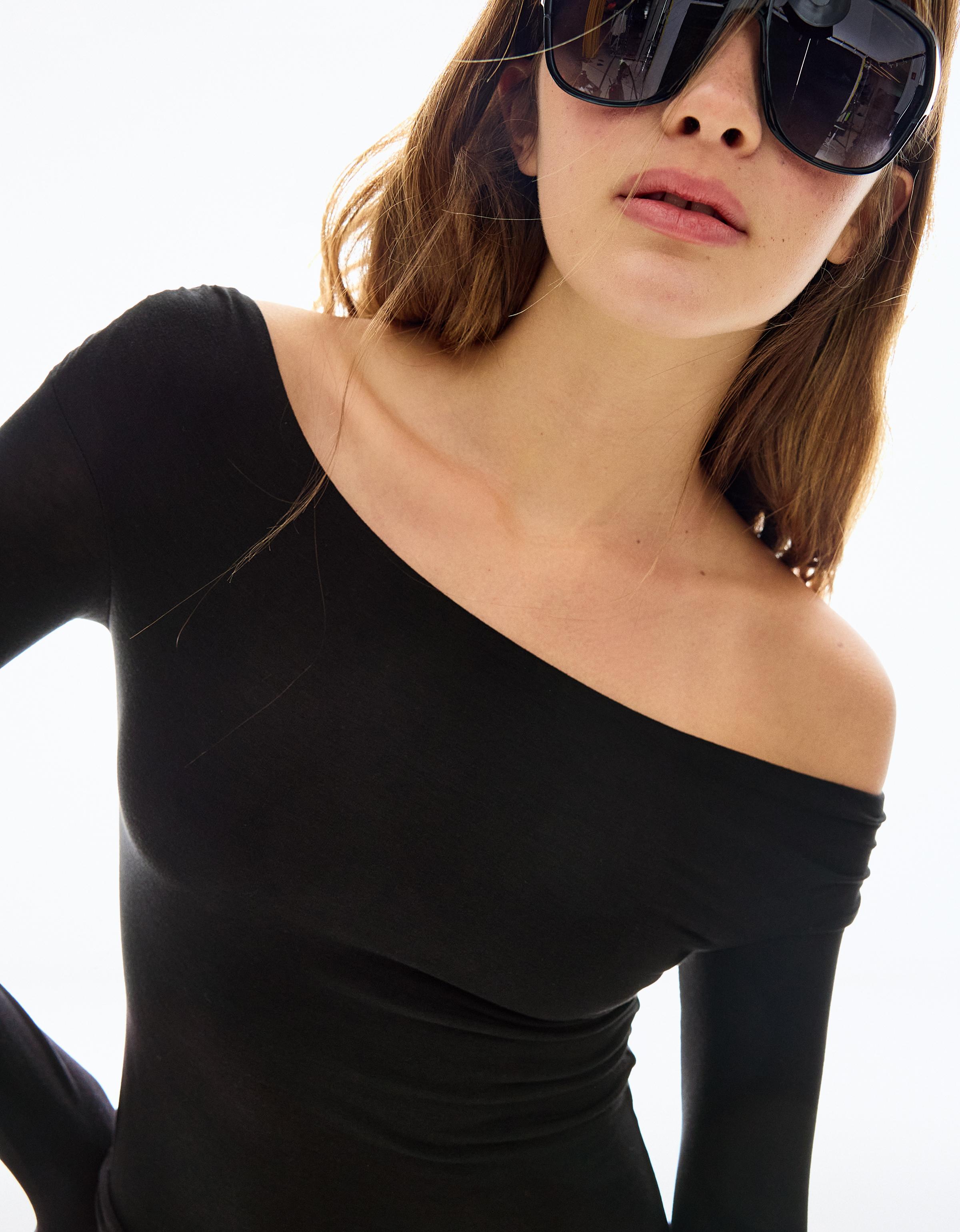 Asymmetric mini dress with ruffles and bow
