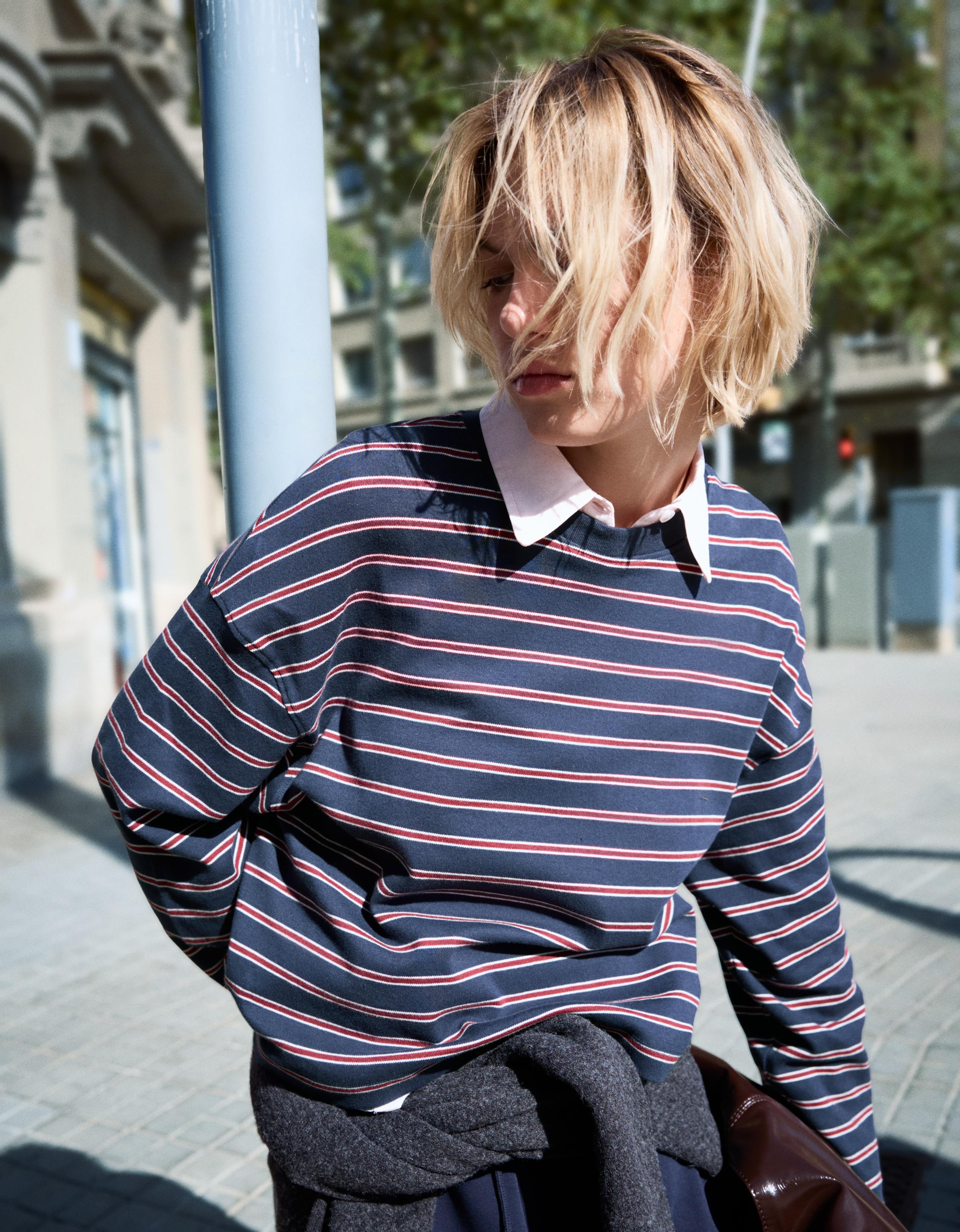 トップス Border button fly long sleeve T-shirt Printed long sleeve T-shirt - T-shirts - Women | Bershka