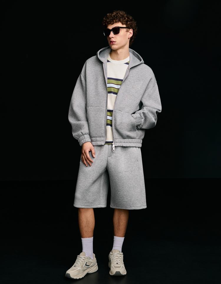 Oversize sentetik kauçuk kumaş bermuda