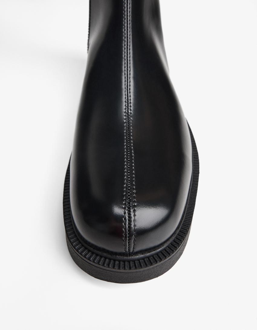 Botim de vestir-Preto