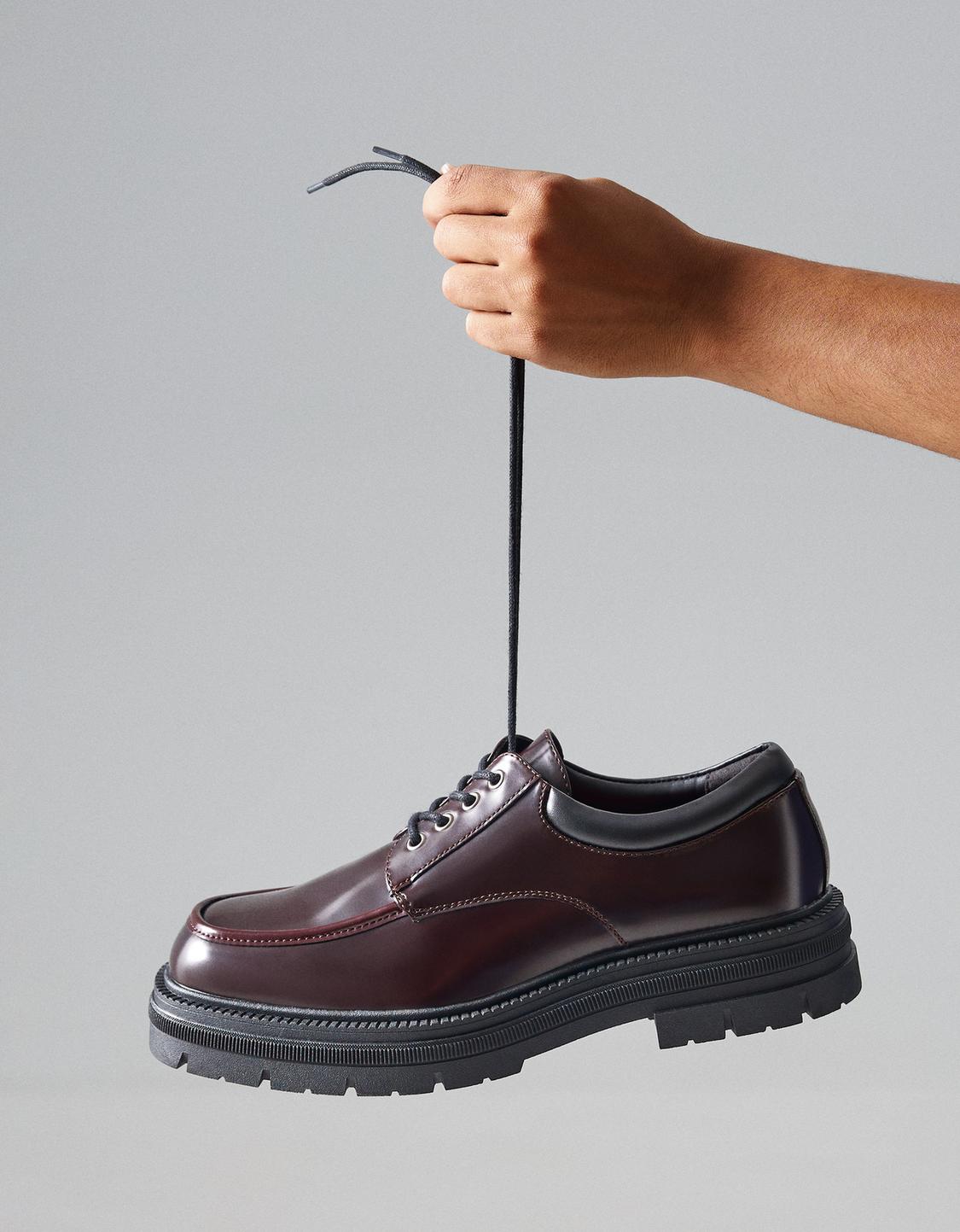 Smart shoes with moc toe