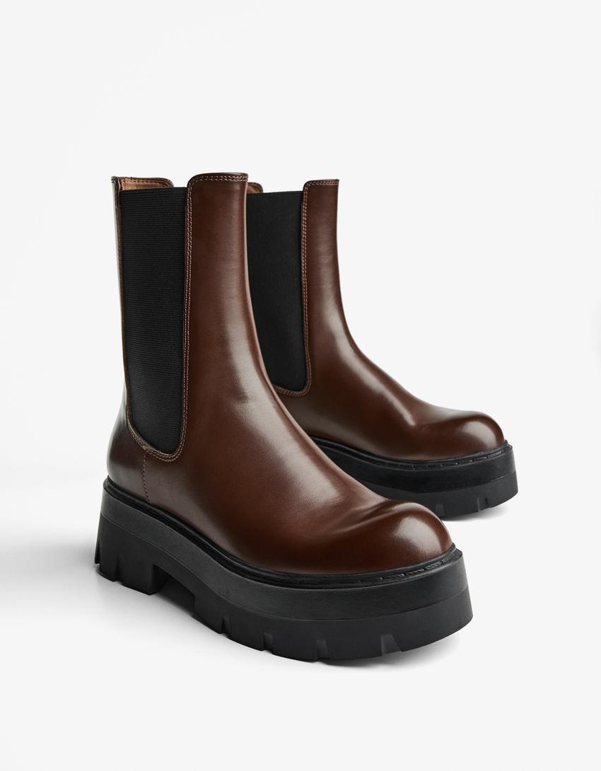 Ankle boots with elastic detail-Brown