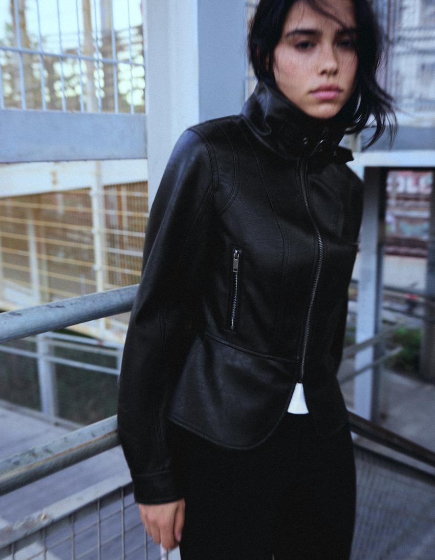 Cazadora efecto piel peplum-Negro