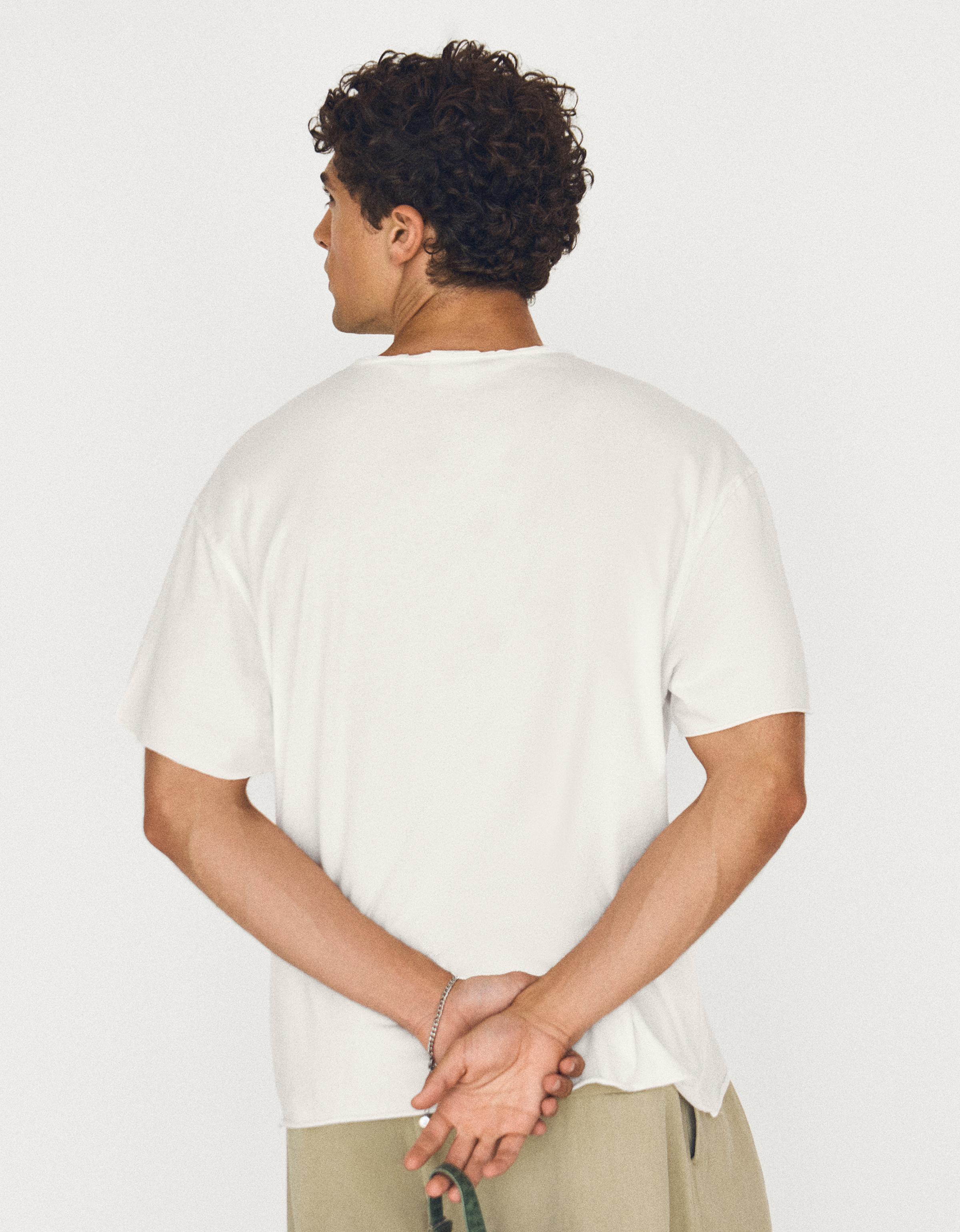 Short-sleeved V-neck T-shirt — White