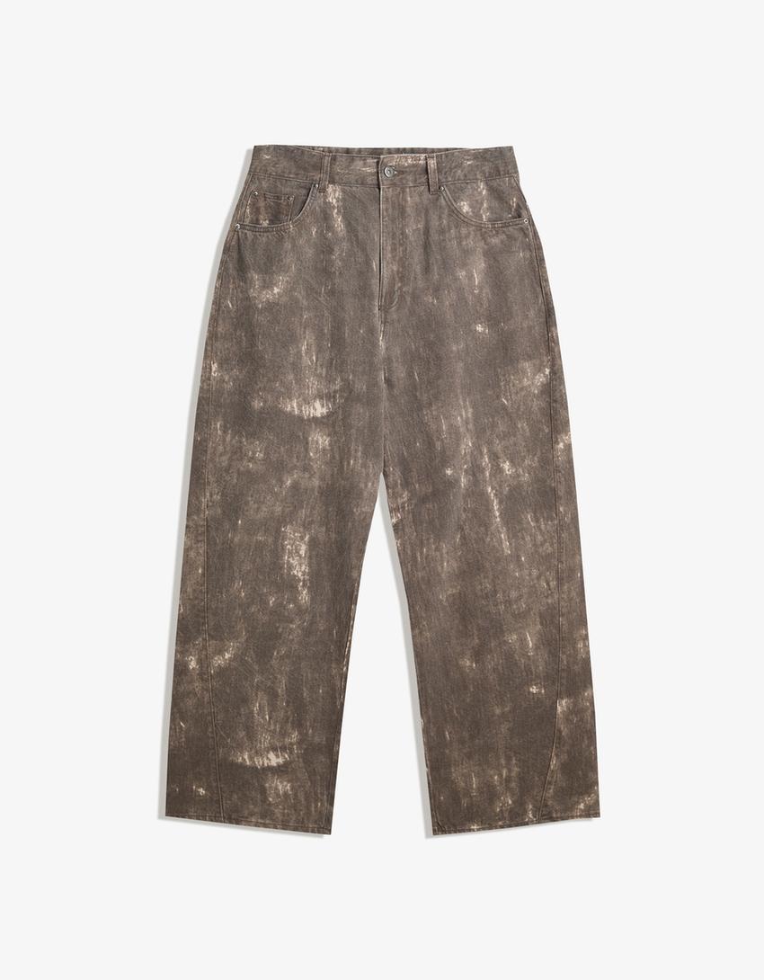 Calças superbaggy com estampa-Marrom