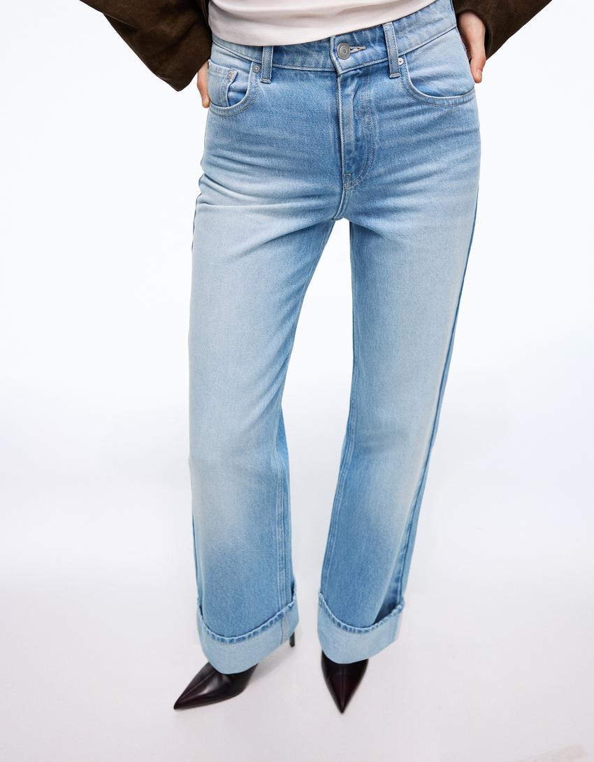 Ψηλόμεσο τζιν σε ίσια γραμμή με φαρδύ μπατζάκι και ρεβέρ-Μπλε ξεπλυμένο