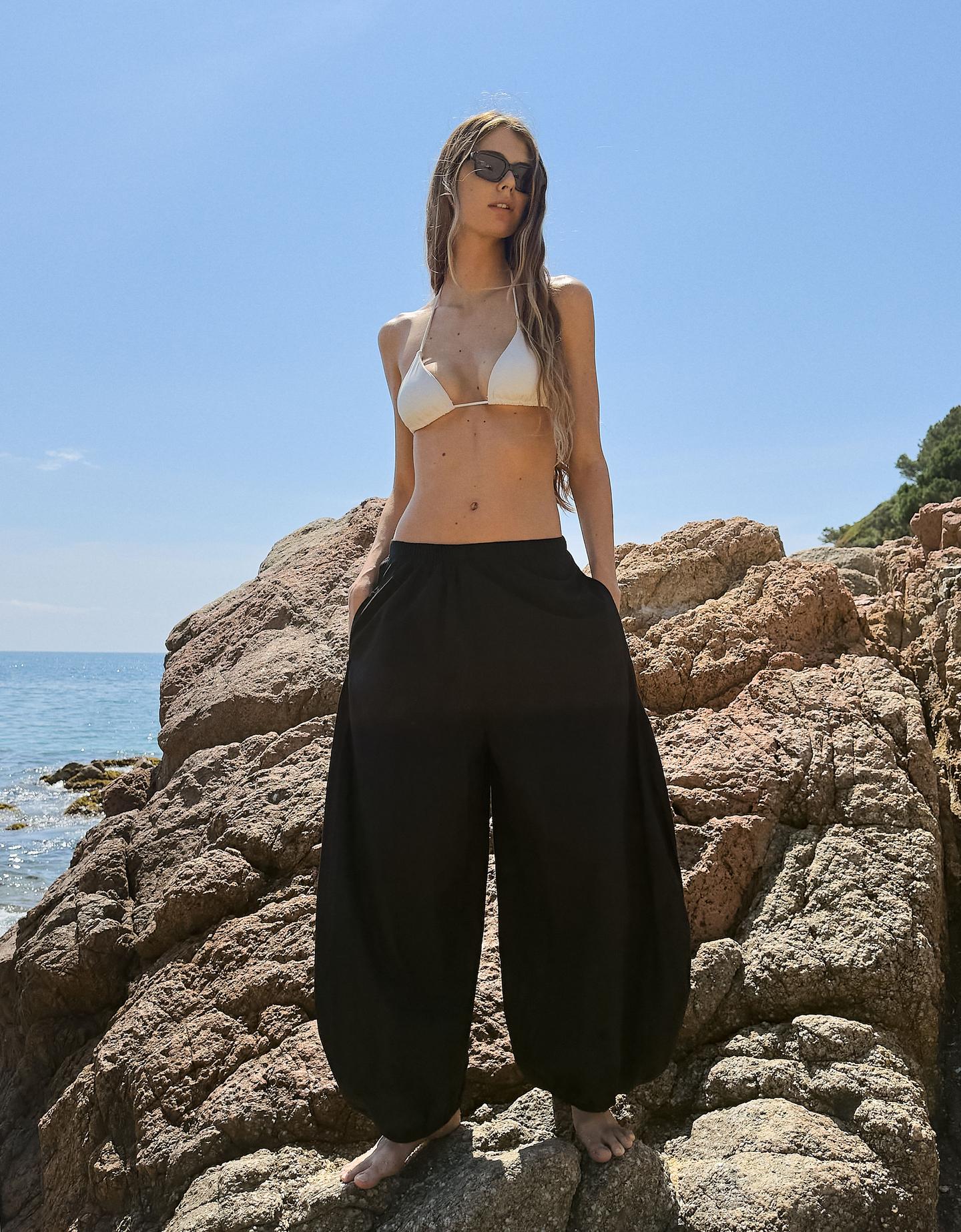 Bershka spodnie typu szarawary z gumką w pasie czarny