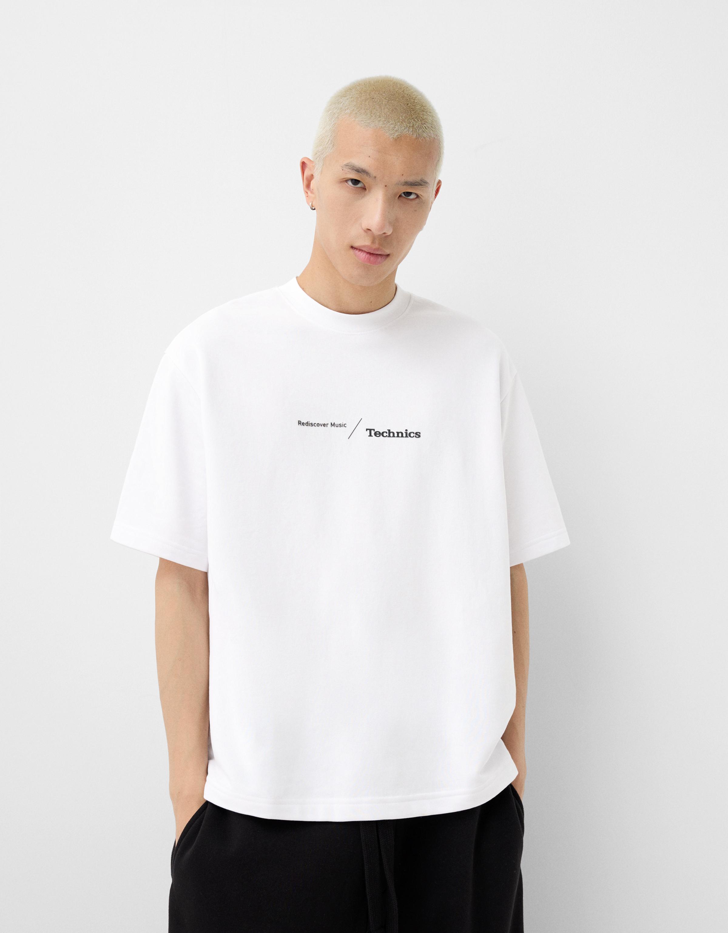 Bershka T-Shirt Technics Mit Kurzen Ärmeln Und Print Herren L Weiss