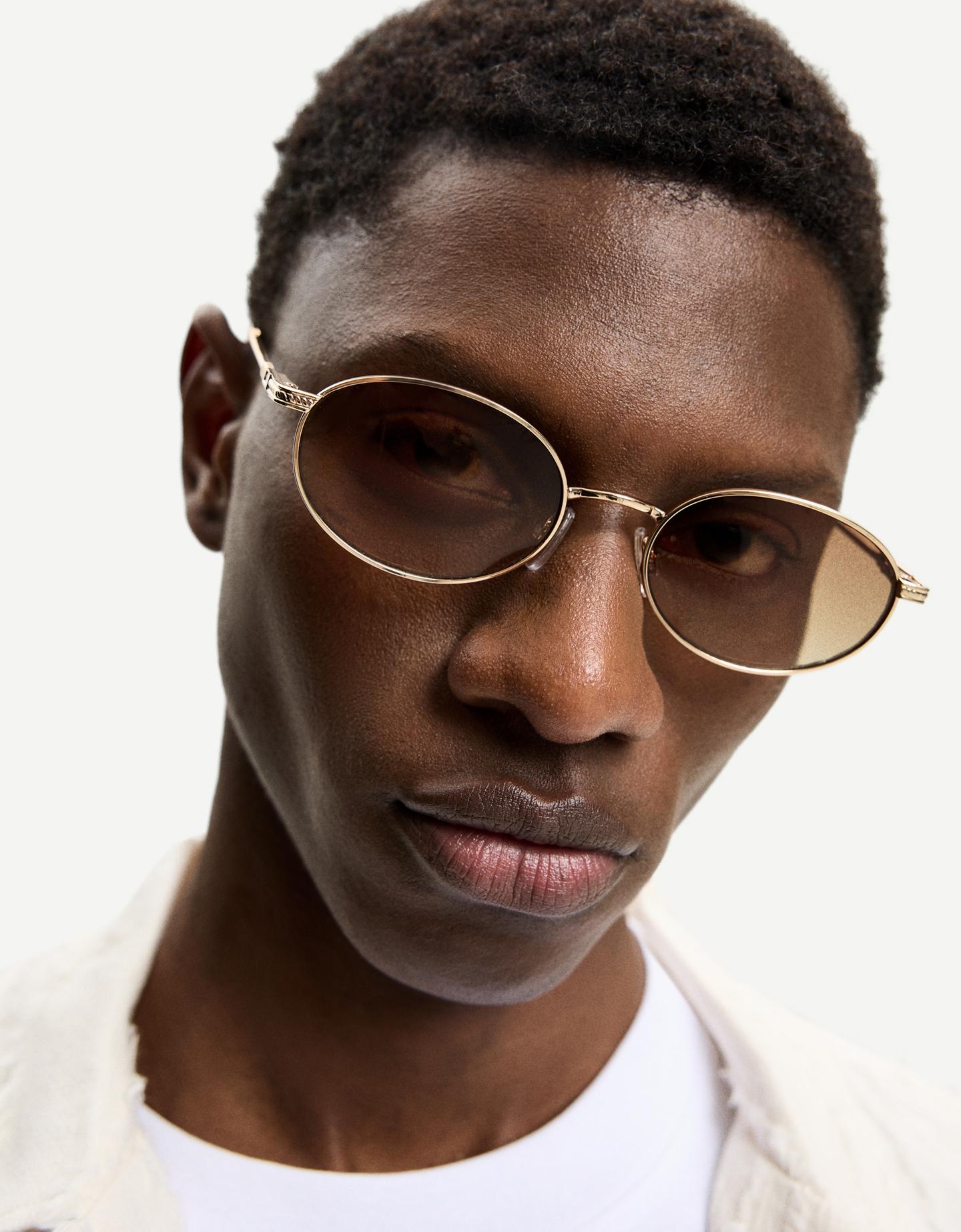 Bershka metaliczne okulary przeciwsłoneczne beżowy