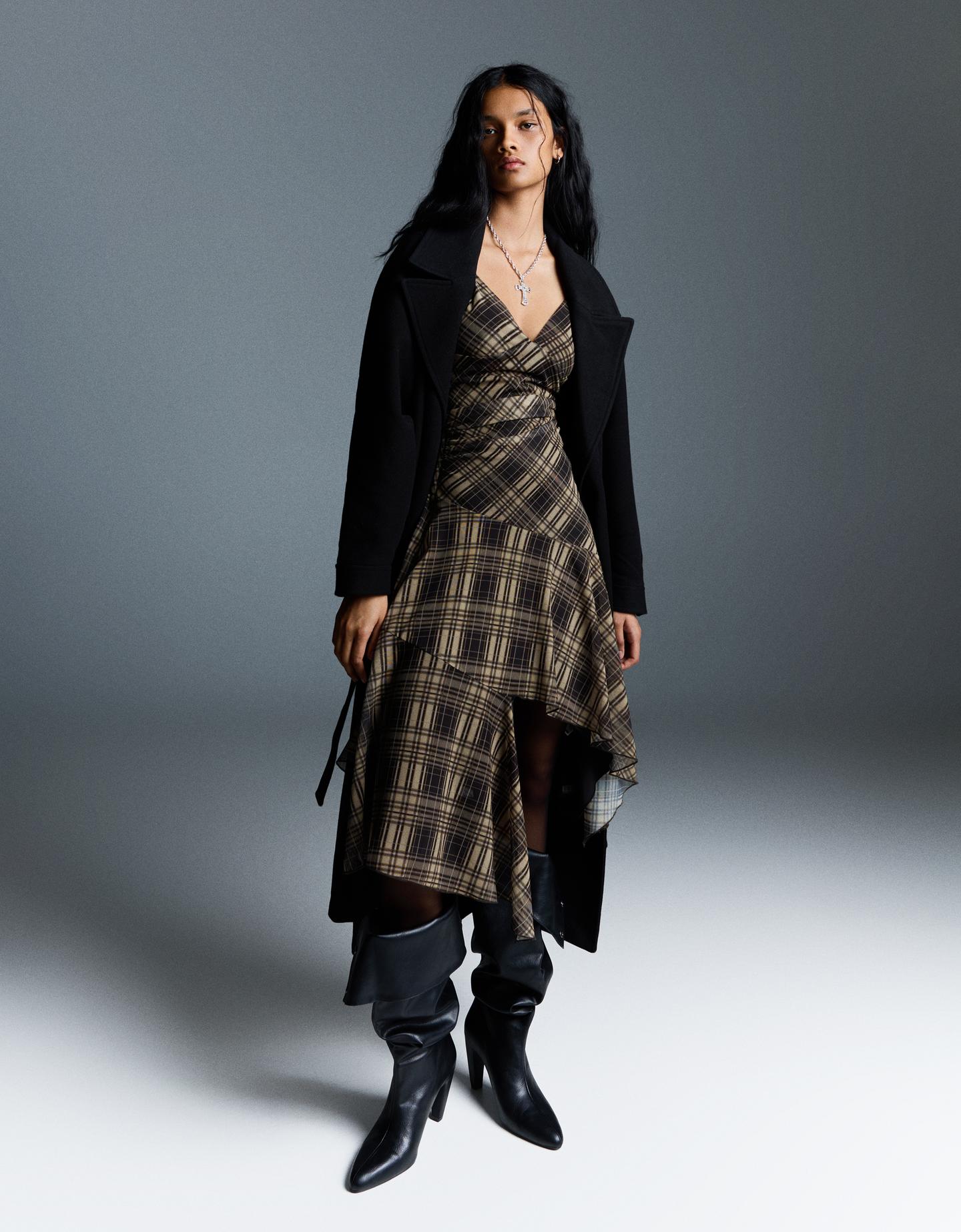 Bershka sukienka midi na ramiączkach z tiulu w kratę czarny