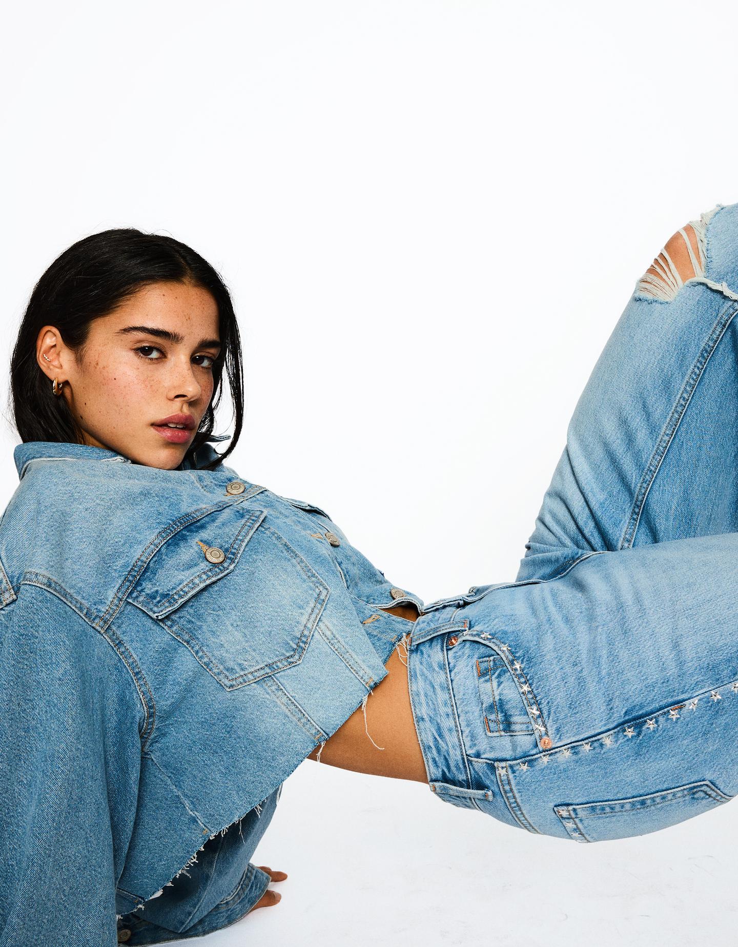 Bershka Jeansy Wide Leg Z Przetarciami I Ćwiekami Kobieta 10-12 Wyblakły Niebieski