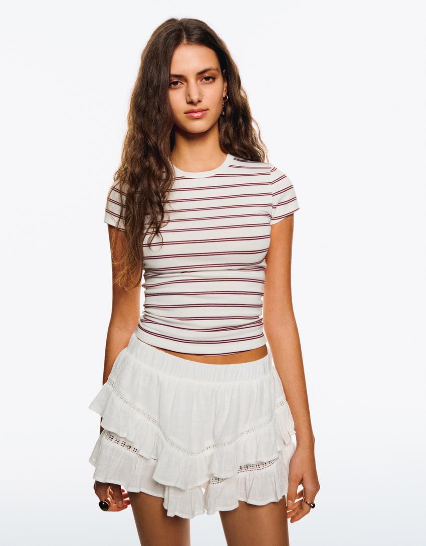 Short sleeve T-shirt with a scoop neck-White