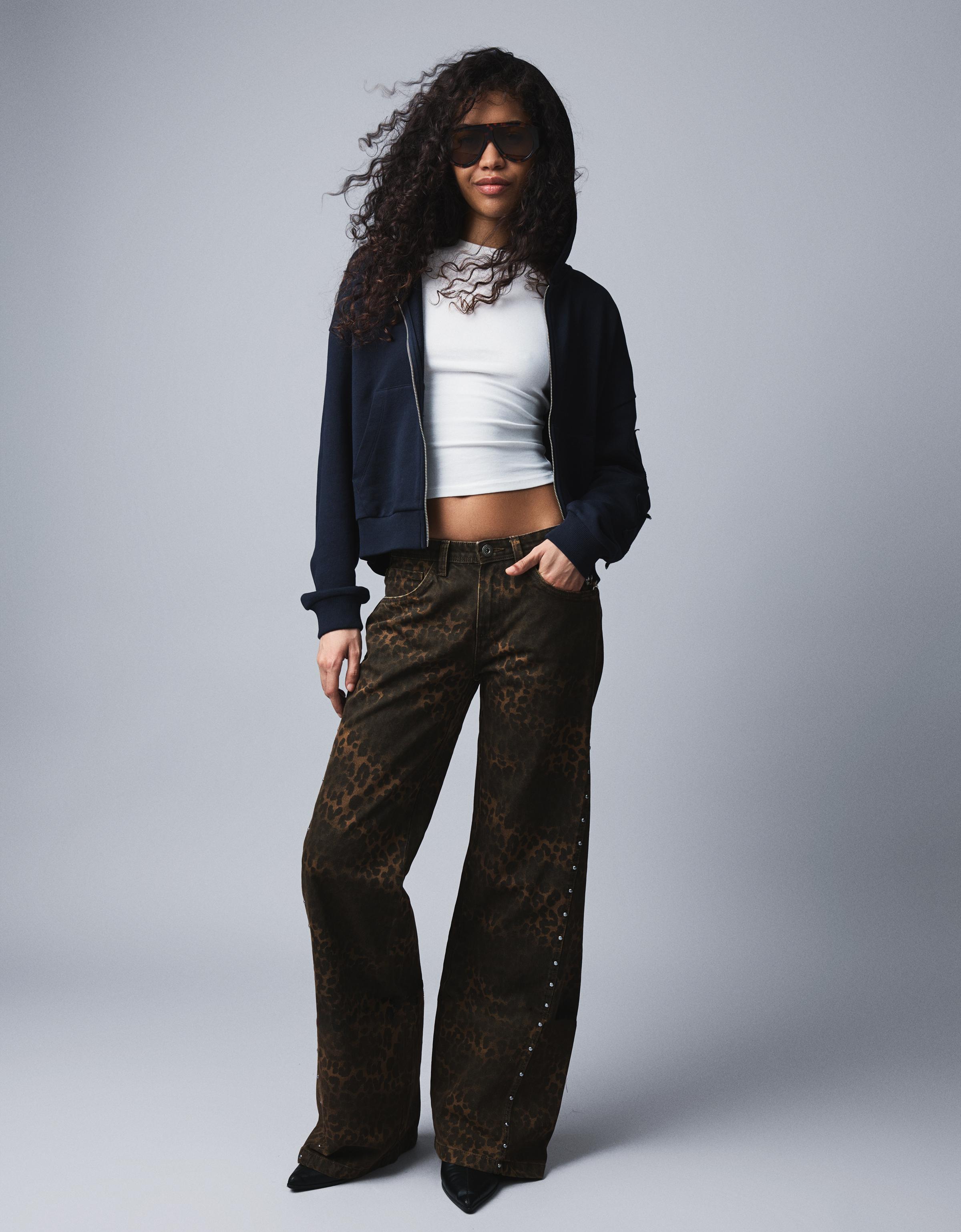 Bershka Sweatshirt Mit Reißverschluss Und Bestickter Kapuze Damen L Marinenblau