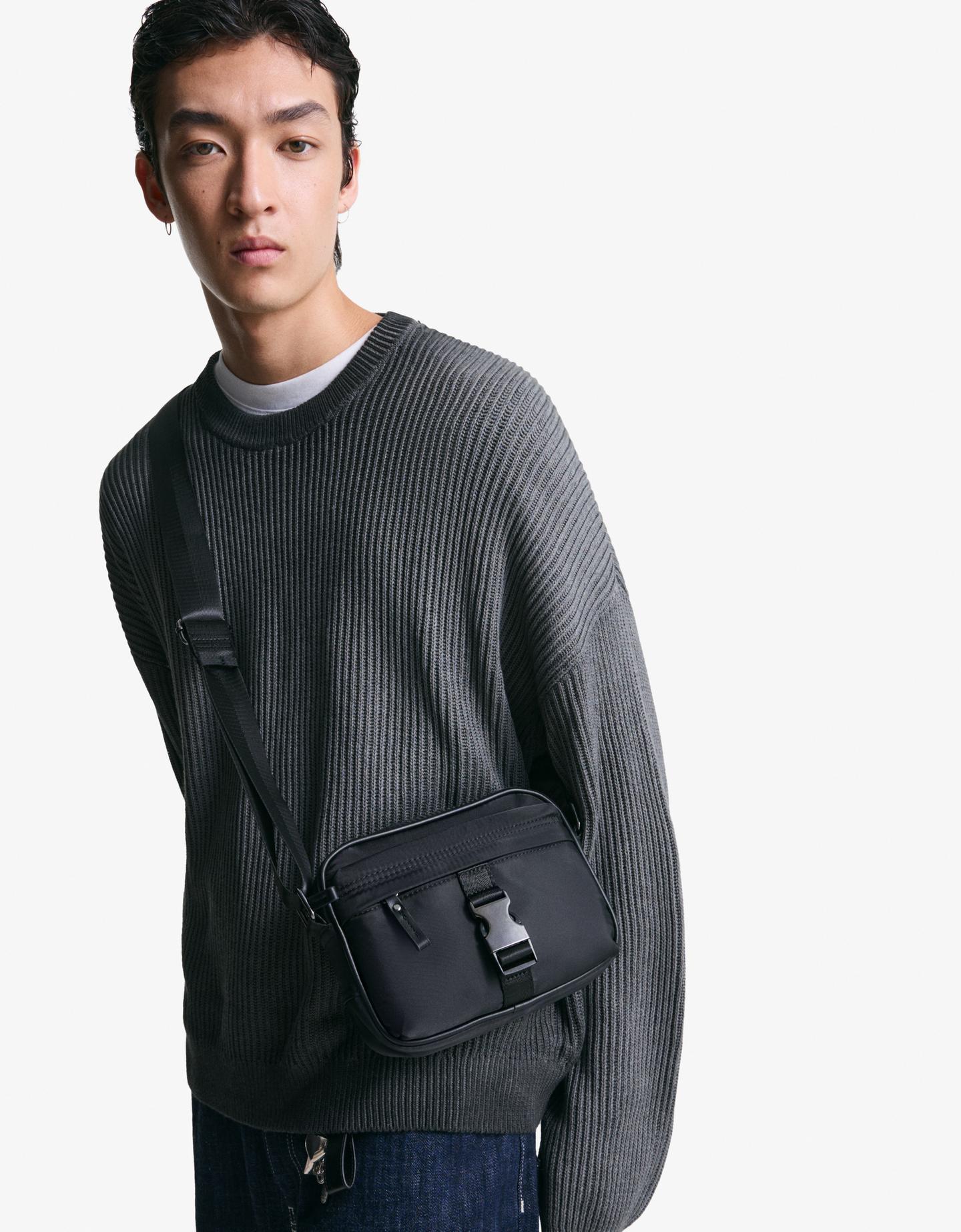 Bershka torba crossbody czarny