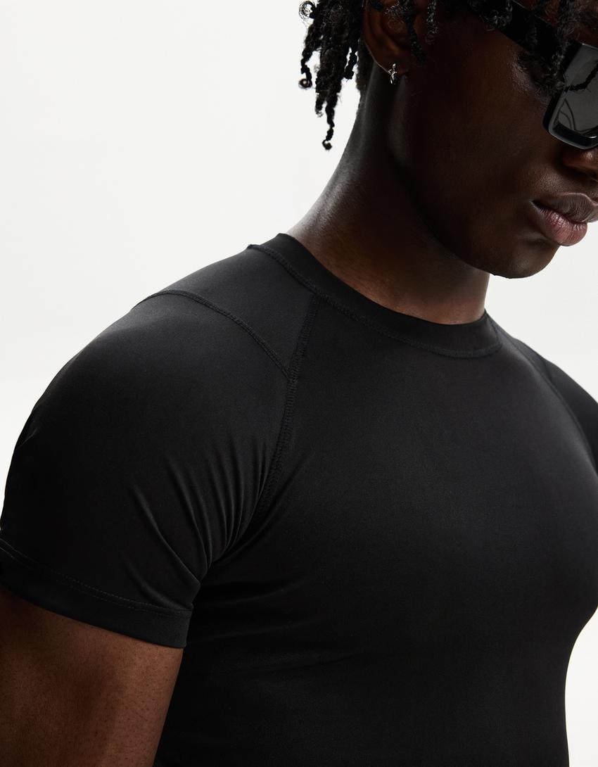Slim-Fit-T-Shirt mit kurzen Ärmeln und Schlitzen-Schwarz-3