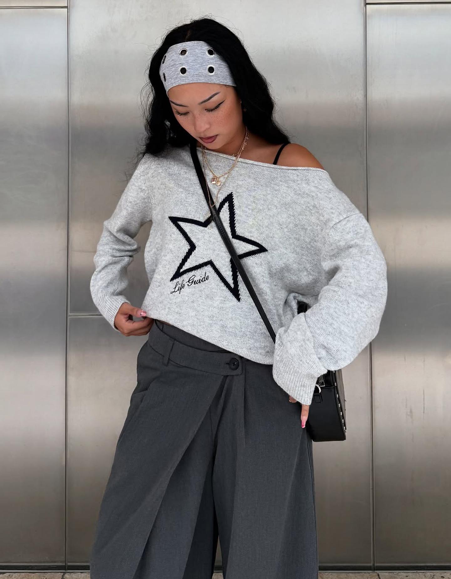 Bershka sweter z dekoltem w łódkę z nadrukiem szary