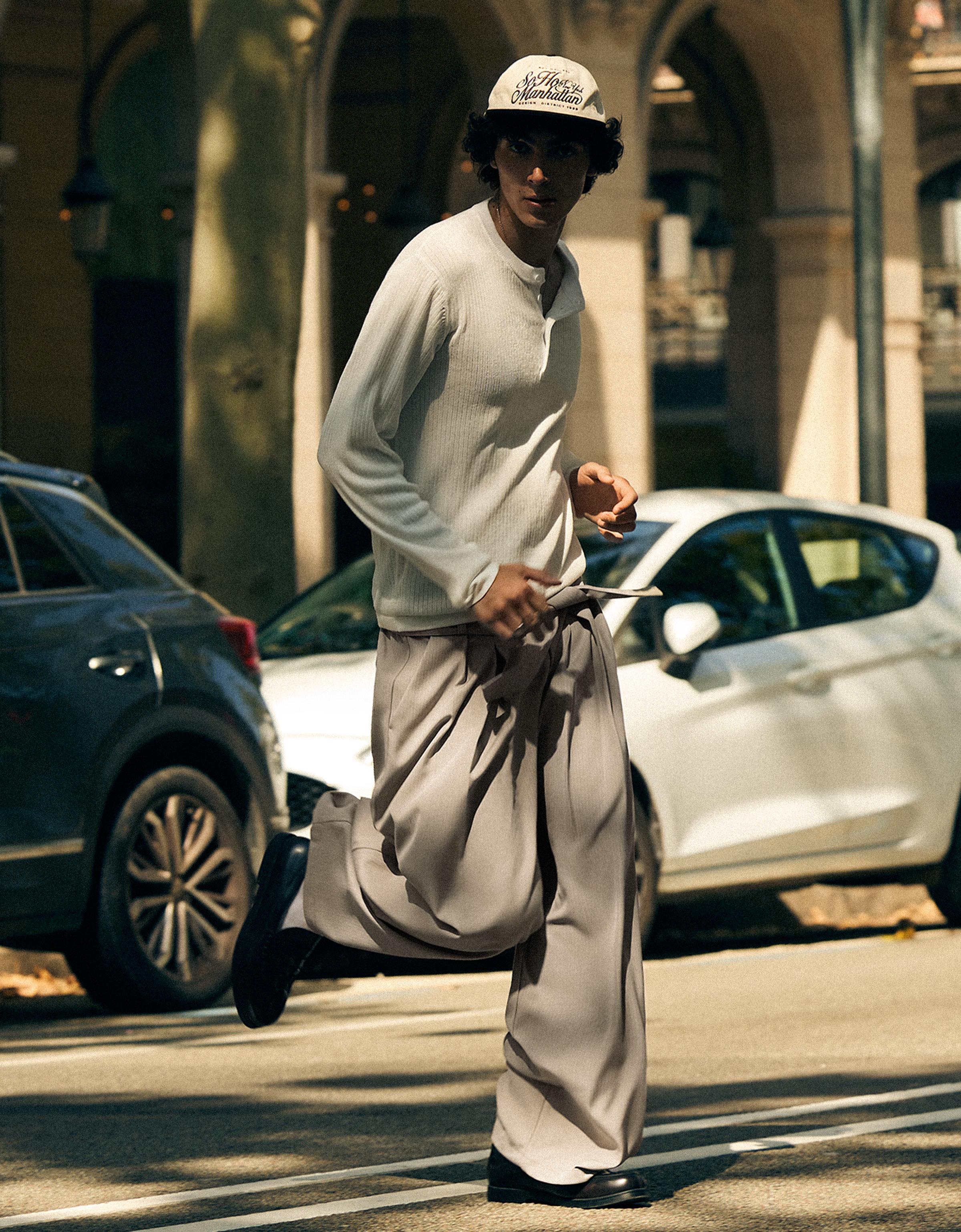 Barrel-leg trousers with darts and belt — Sand