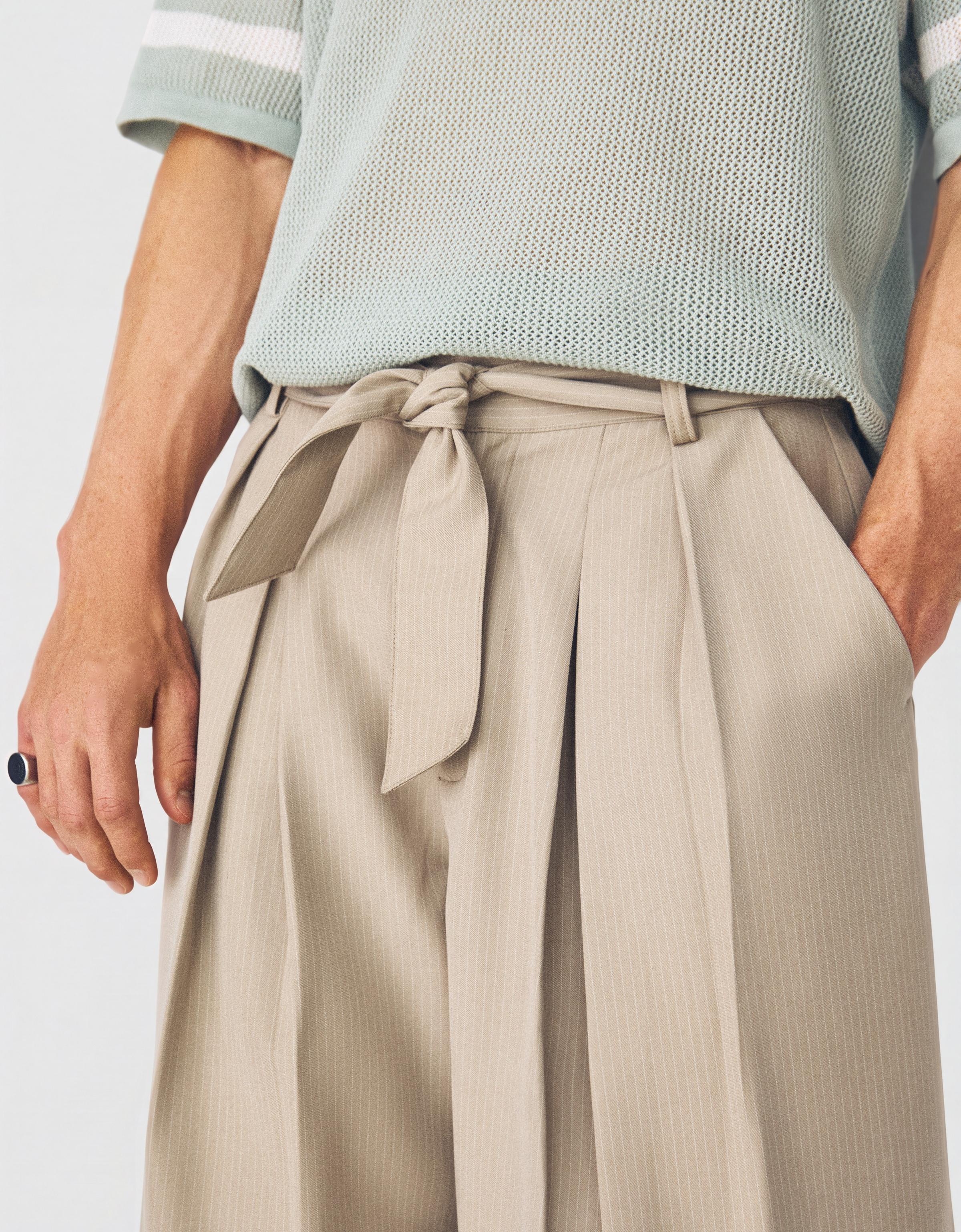 Barrel-leg trousers with darts and belt — Sand