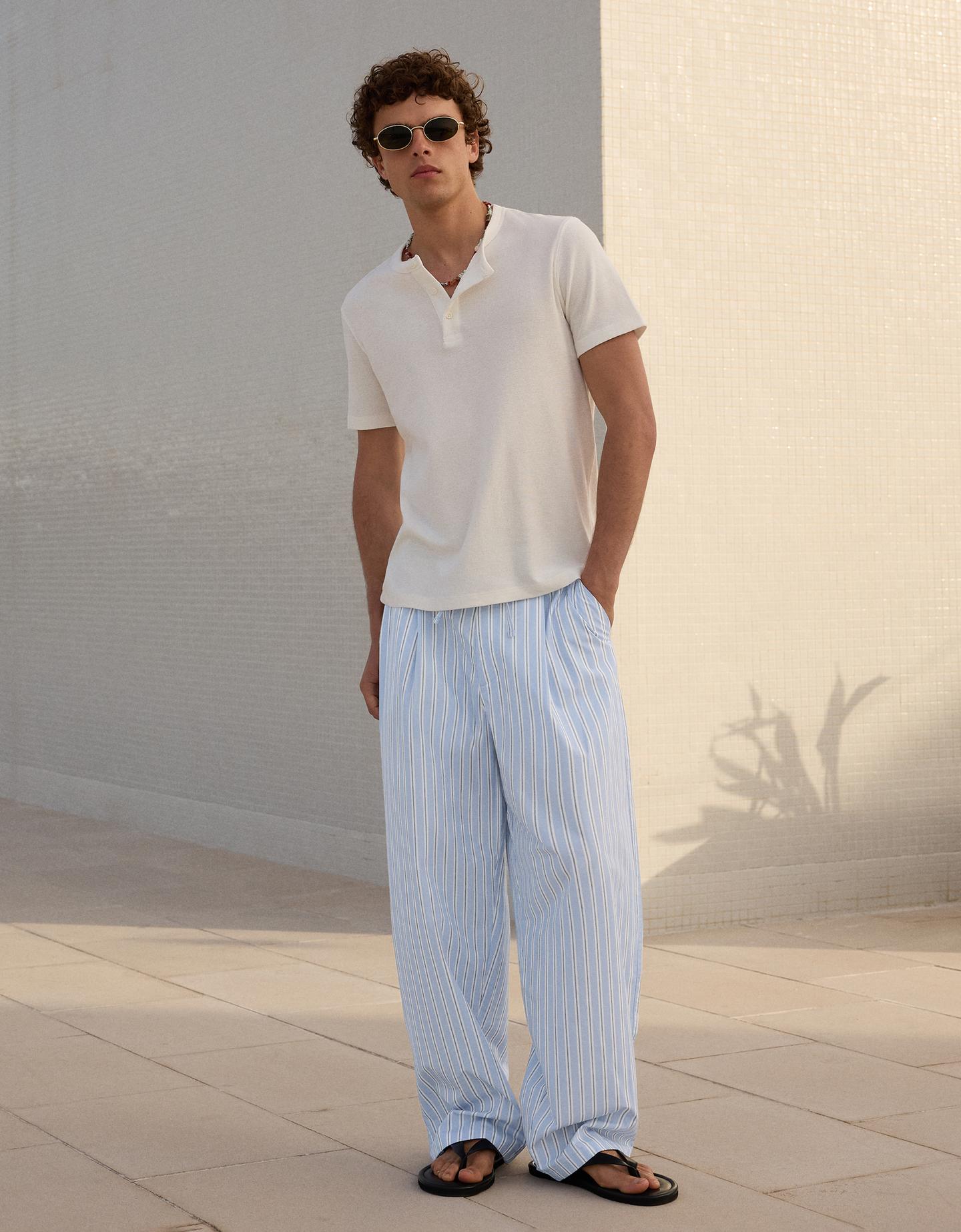 Bershka spodnie o kroju super baggy w paski niebieski