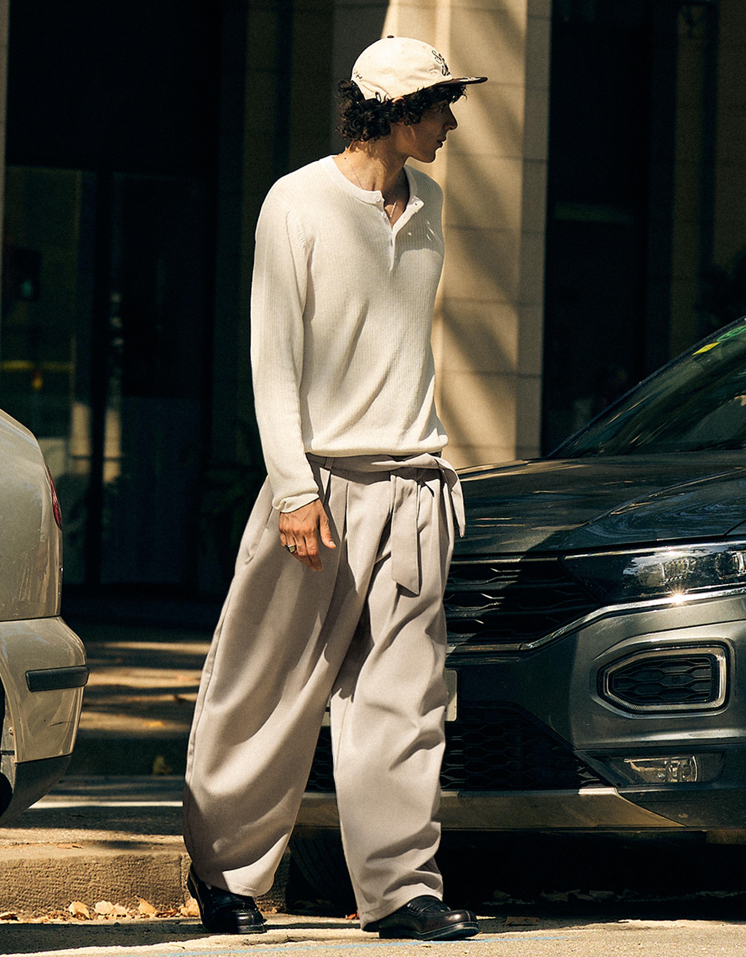 Barrel-leg trousers with darts and belt — Sand