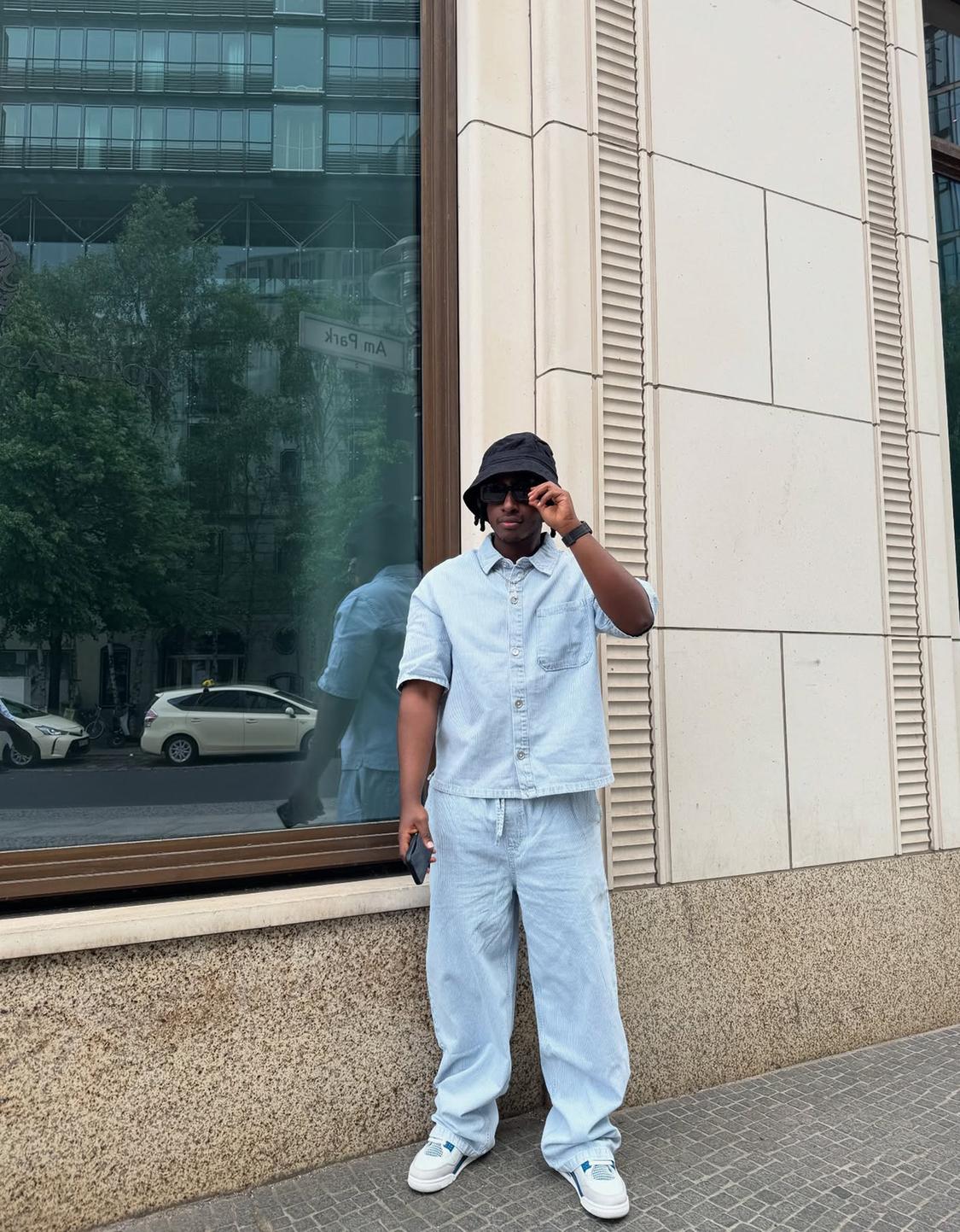 Short sleeve denim shirt