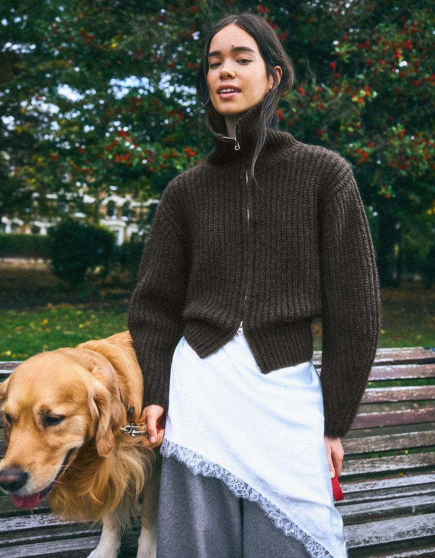 Cardigan gola alta com fecho de correr-Marrom