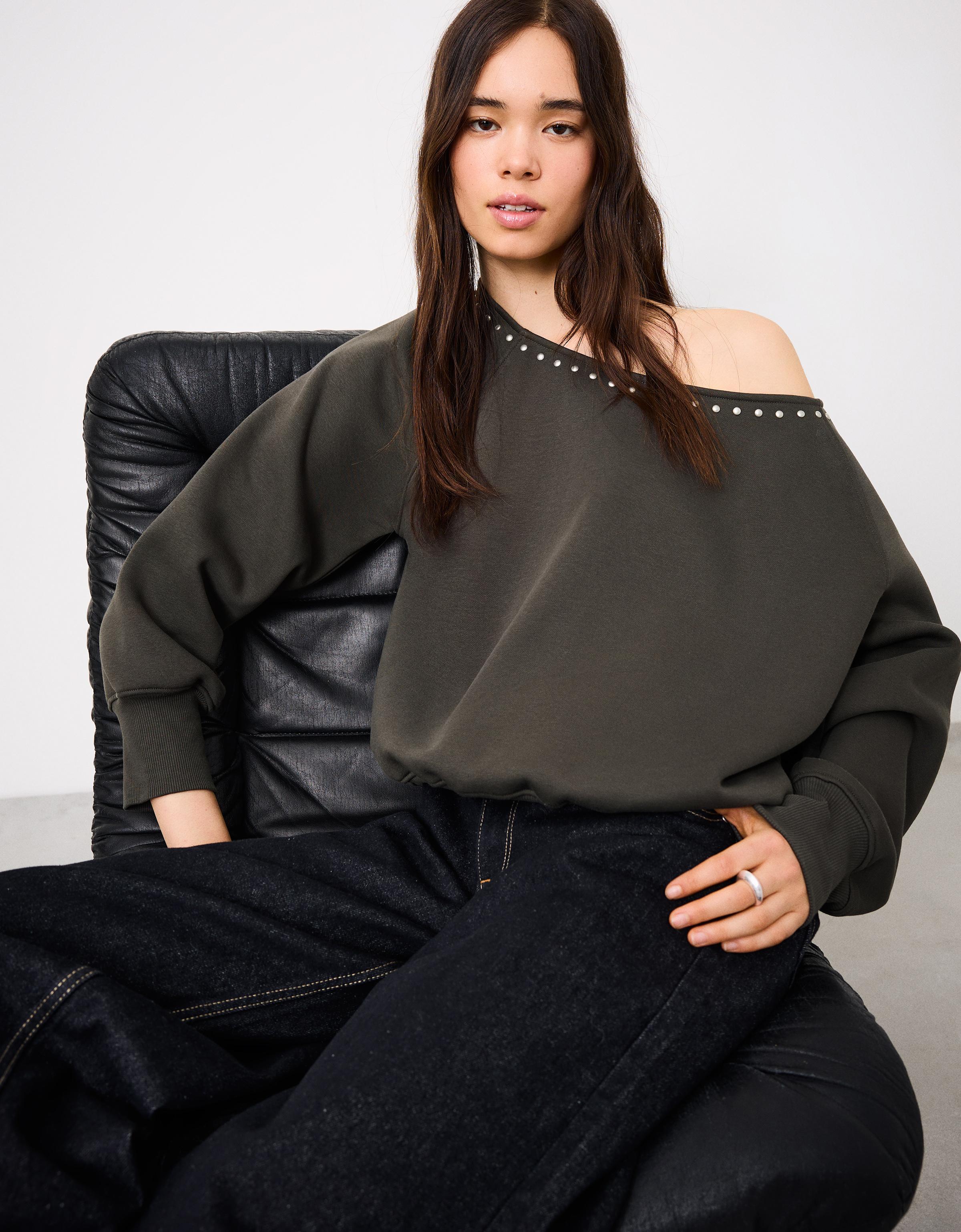 Bershka Asymmetrischer Sweatshirt Mit Nieten Damen S Khaki