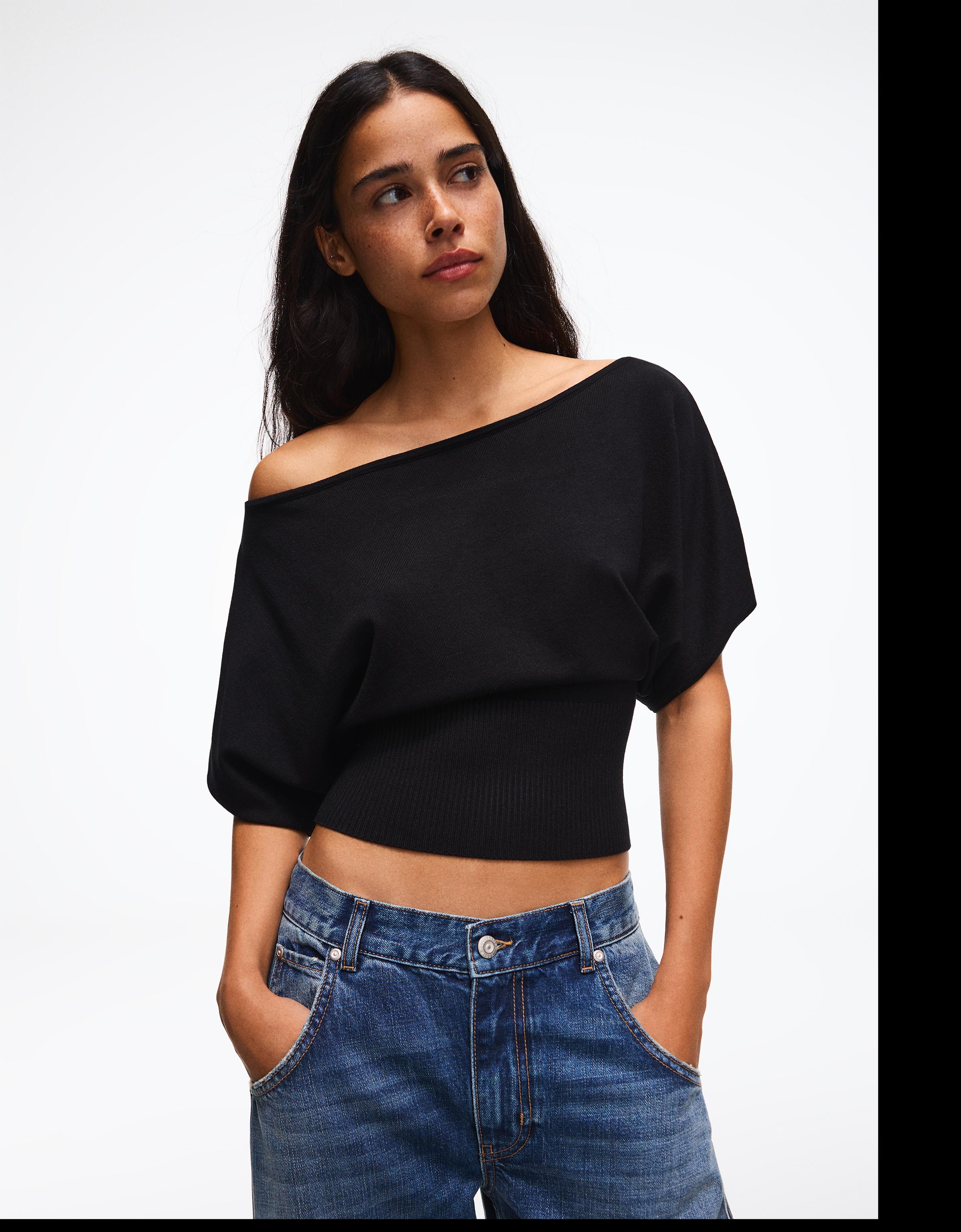 Asymmetric neck T-shirt — Black