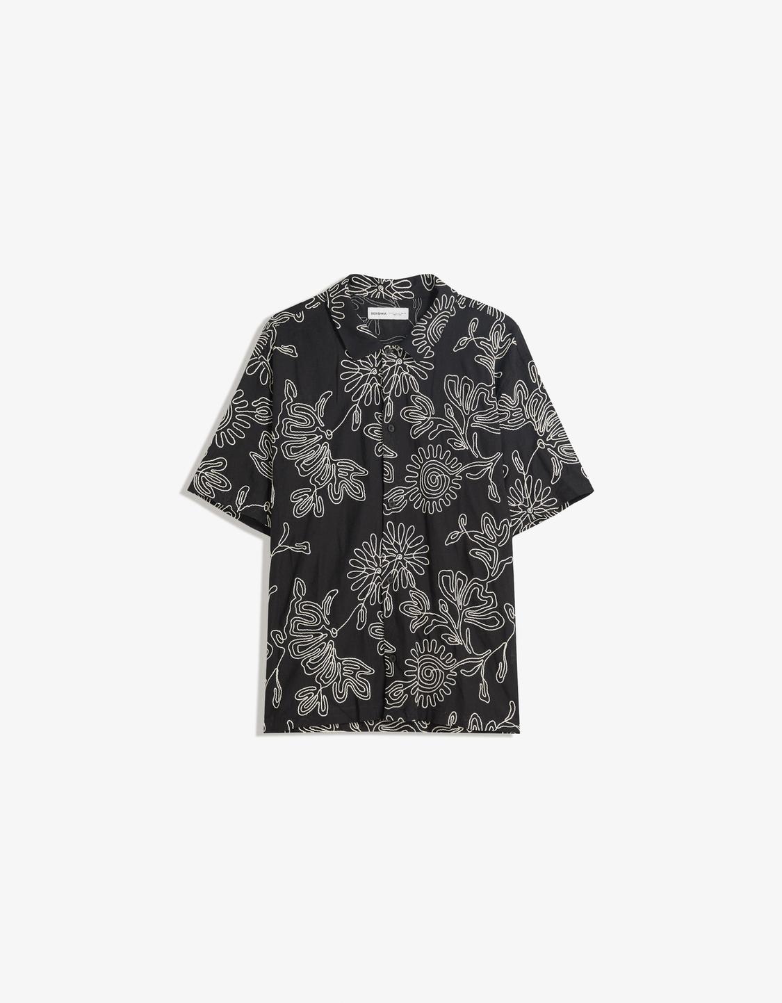 Embroidered short sleeve shirt