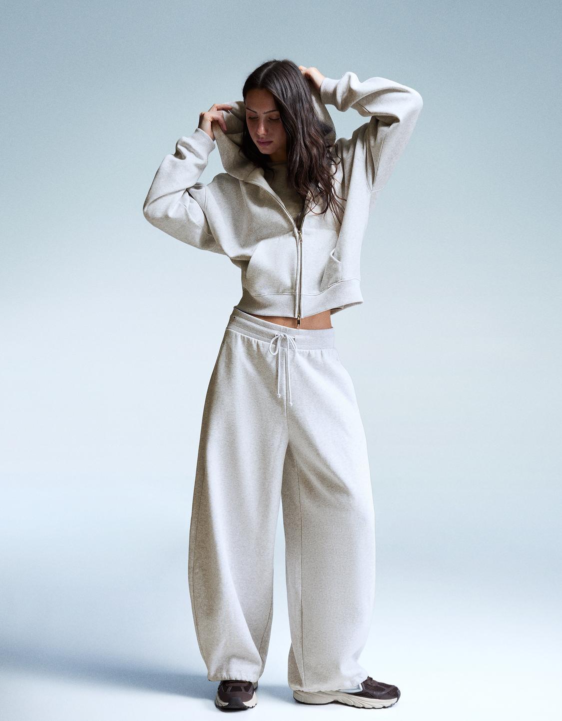 Conjunto de sweatshirt com zíper oversize e calças barrel fit