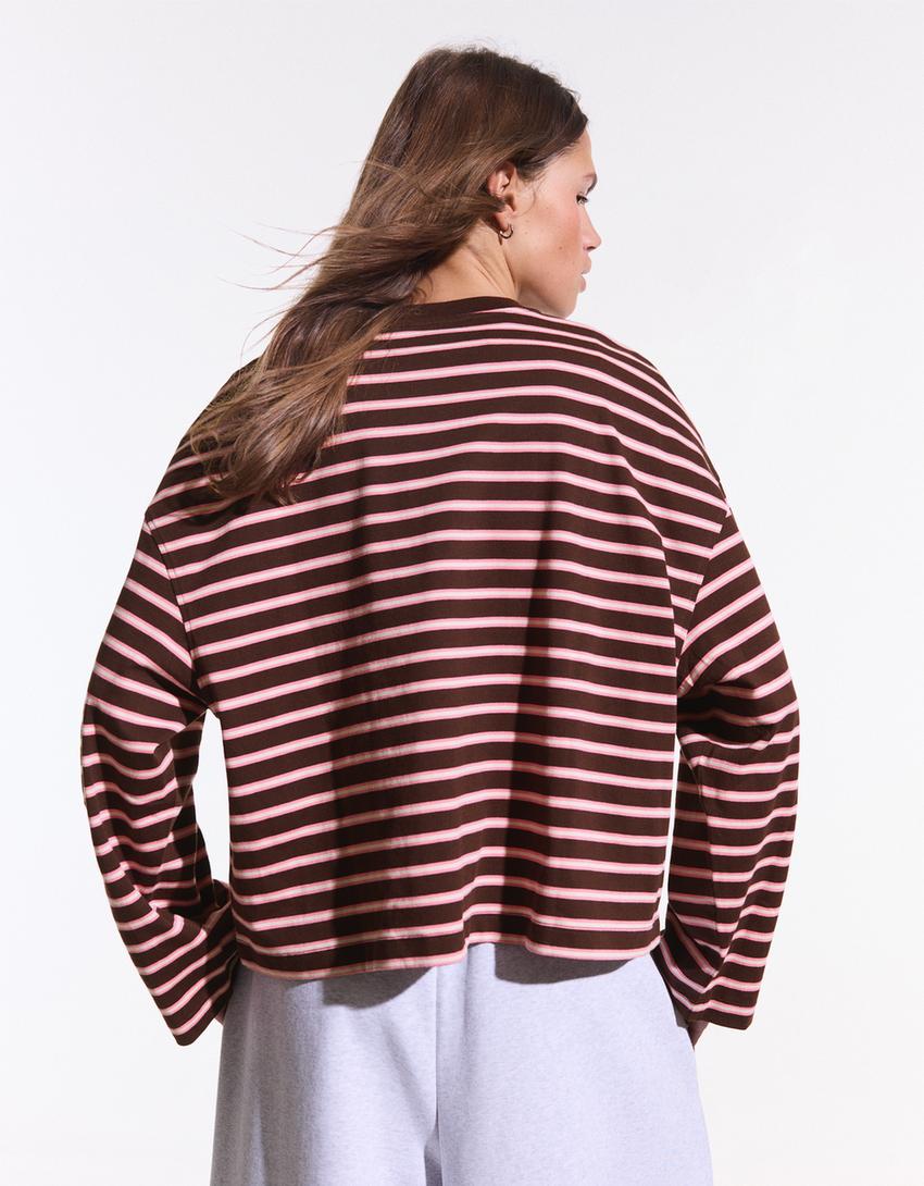 تيشرت بأكمام طويلة وطبعة-بني