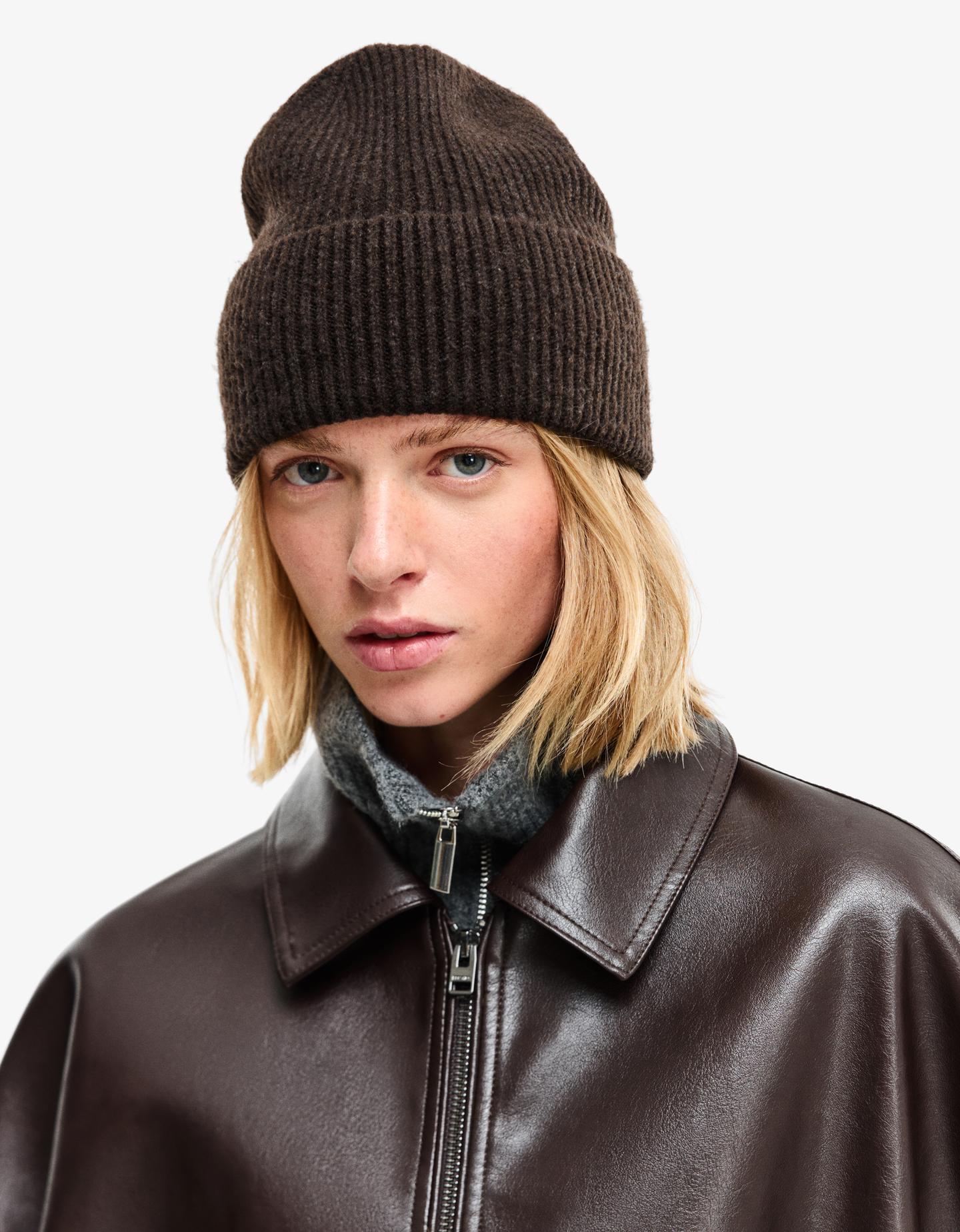 Bershka czapka beanie basic brązowy