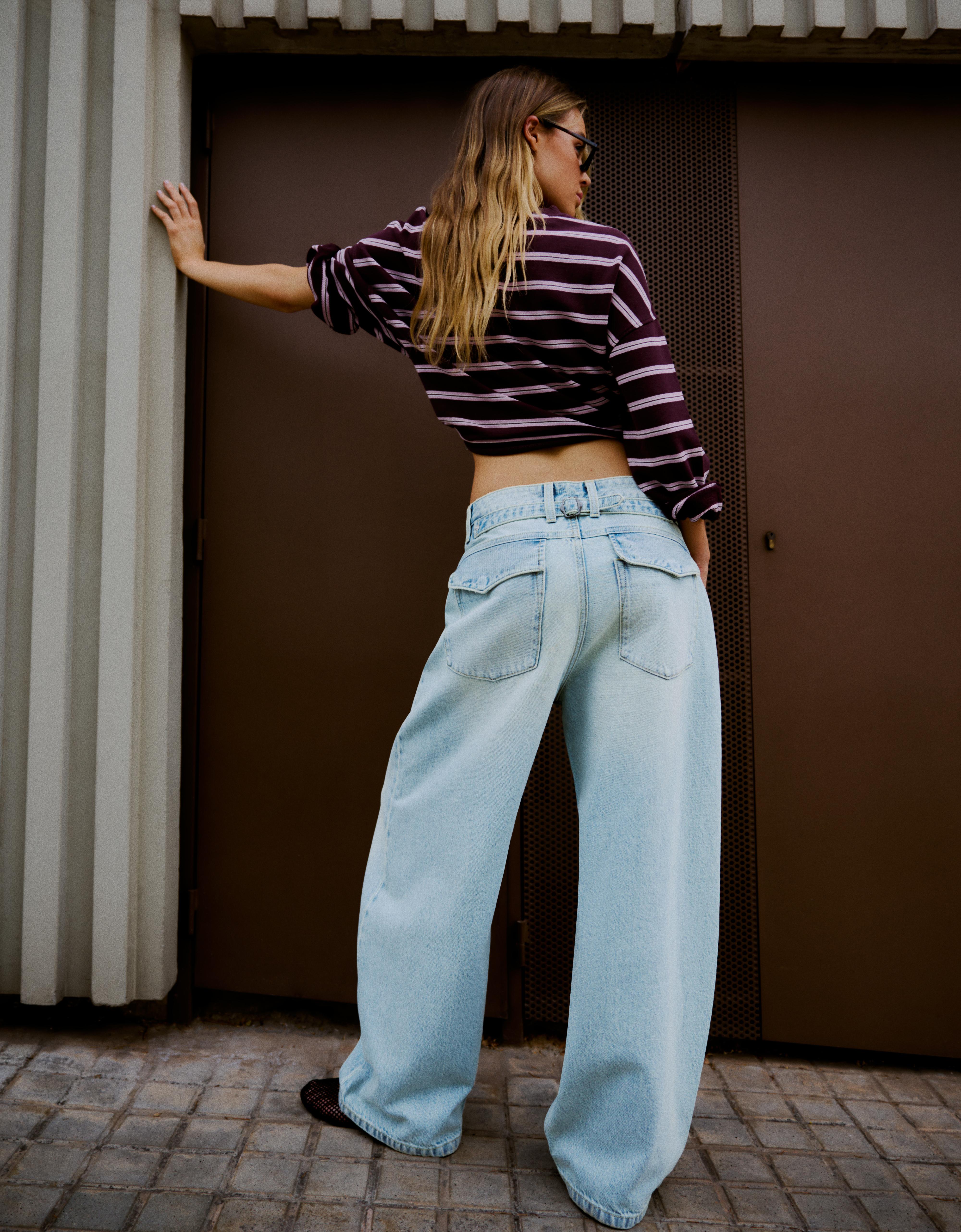 Barrel jeans with back buckle — Light blue