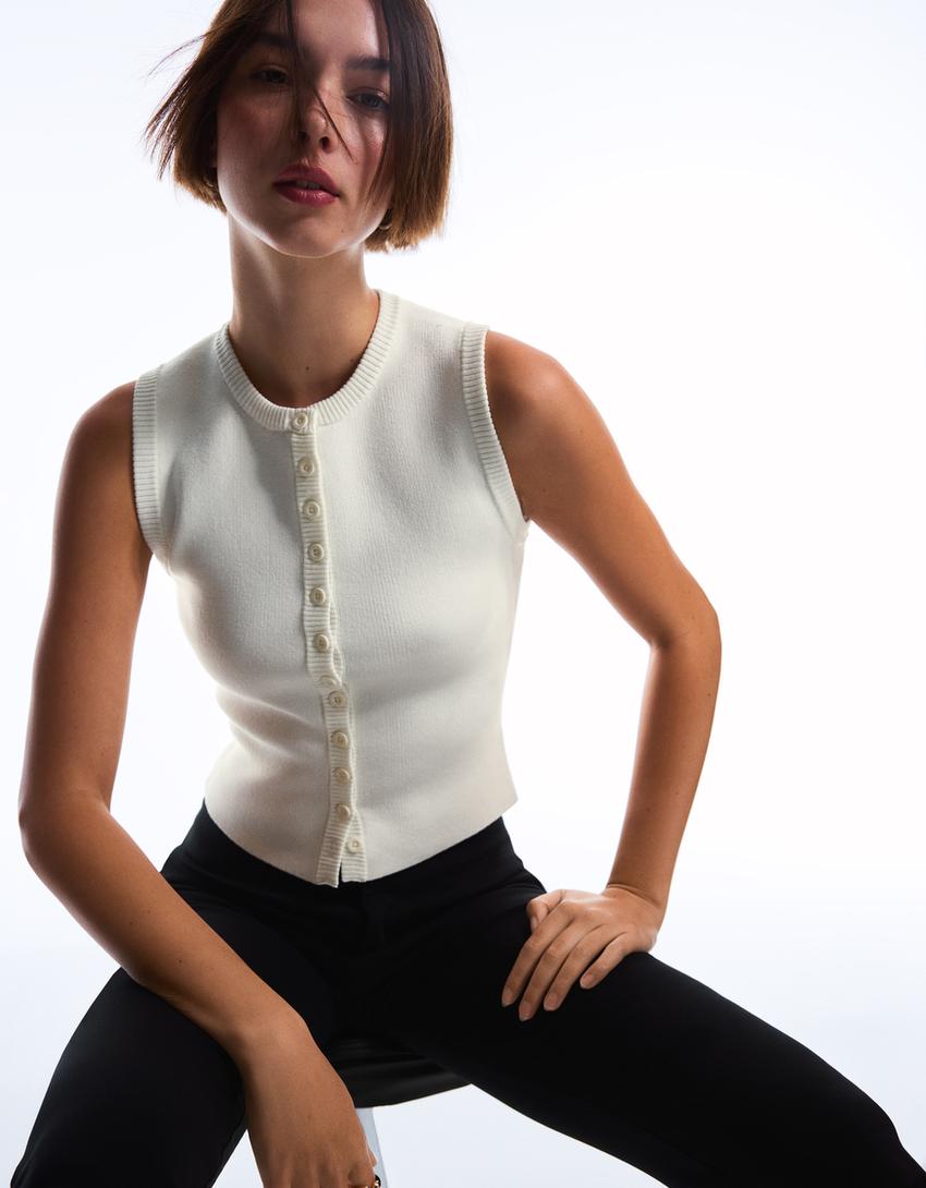 Round neck button-up vest-Cream