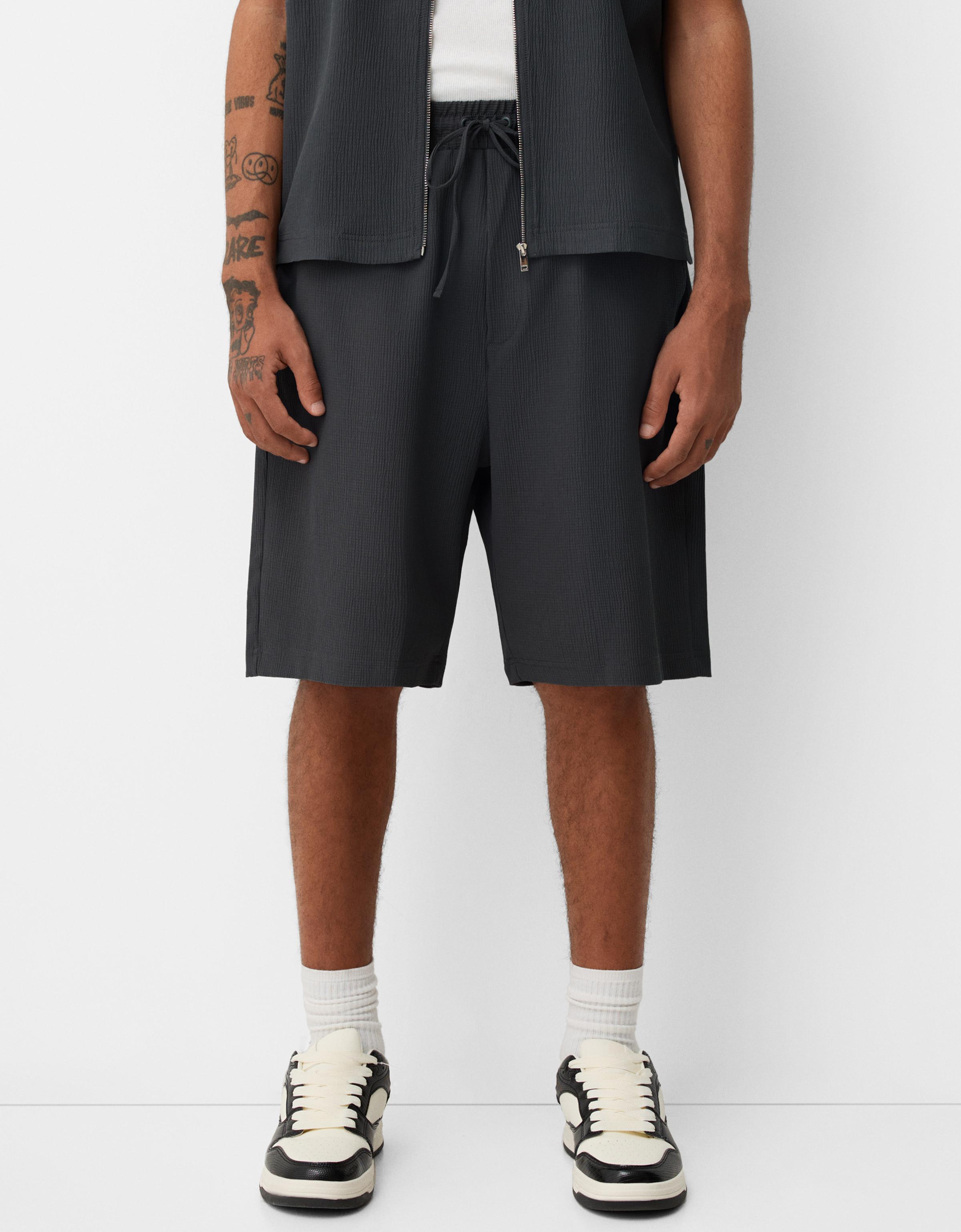 Bershka Plissée-Bermudashorts Im Joggingstil Herren L Dunkelgrau