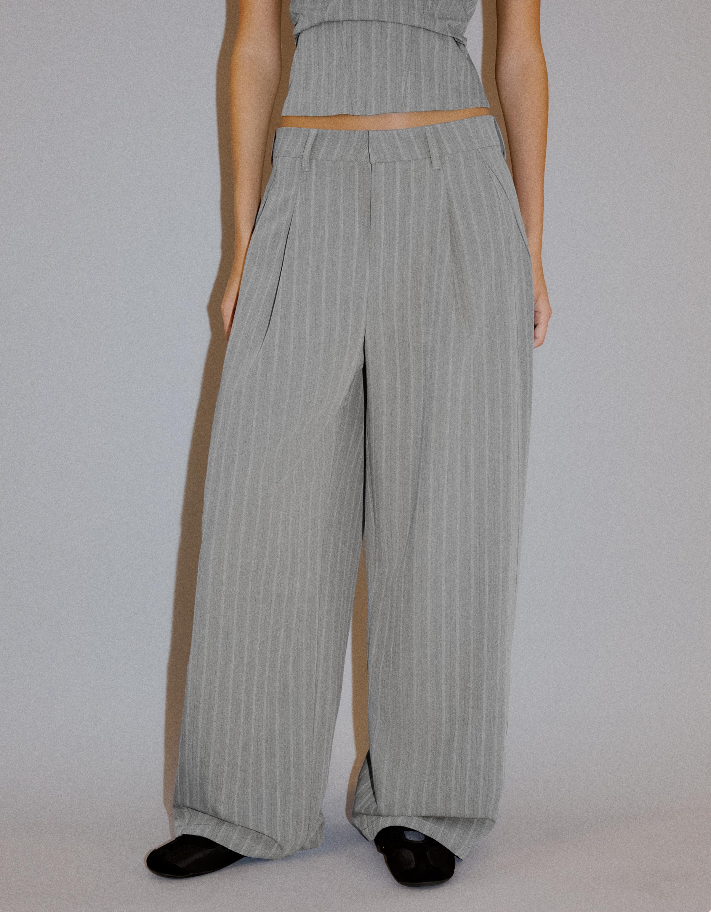 Striped pleated trousers — Grey