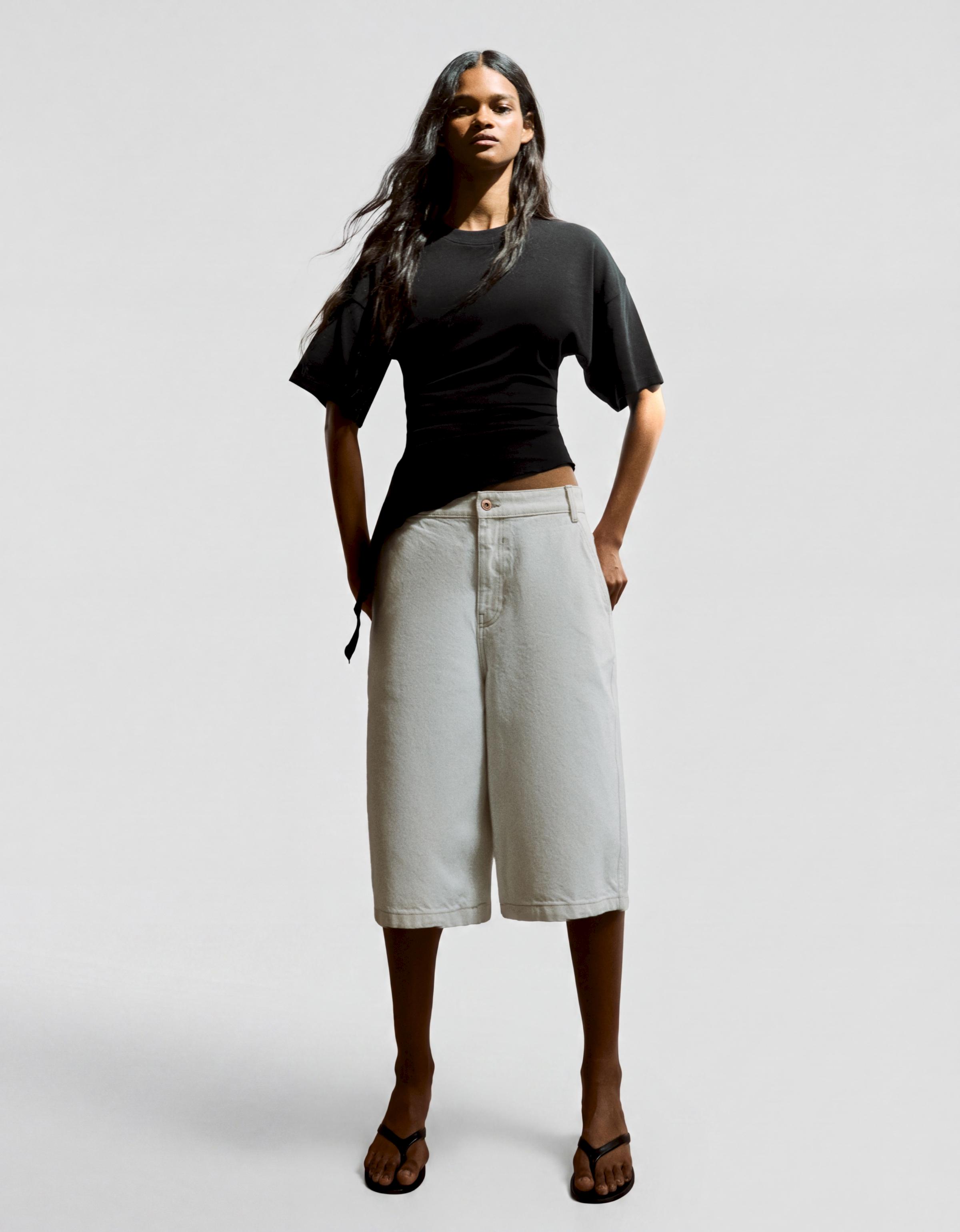 Short sleeve gathered T-shirt — Black