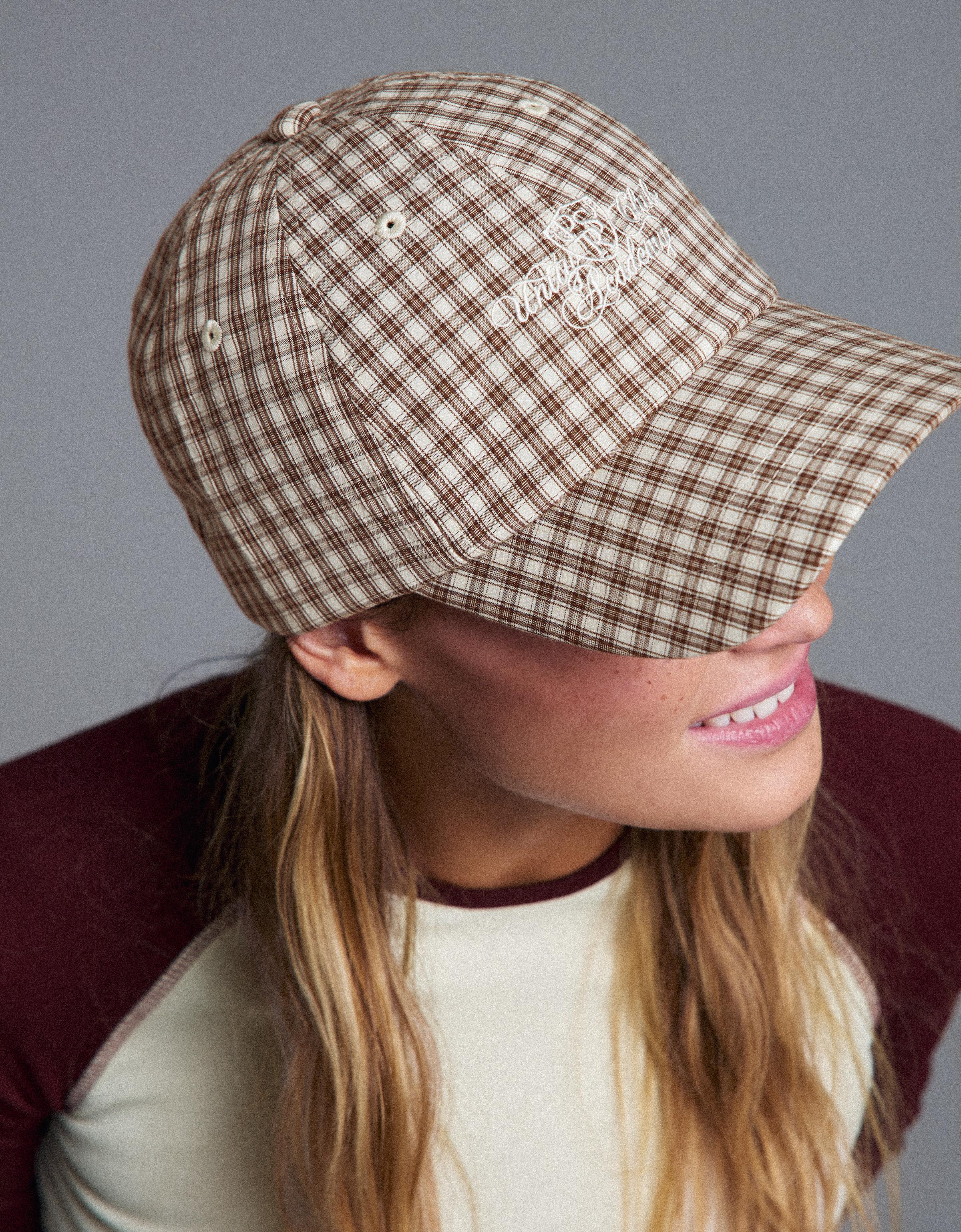 Checked embroidered cap — Brown