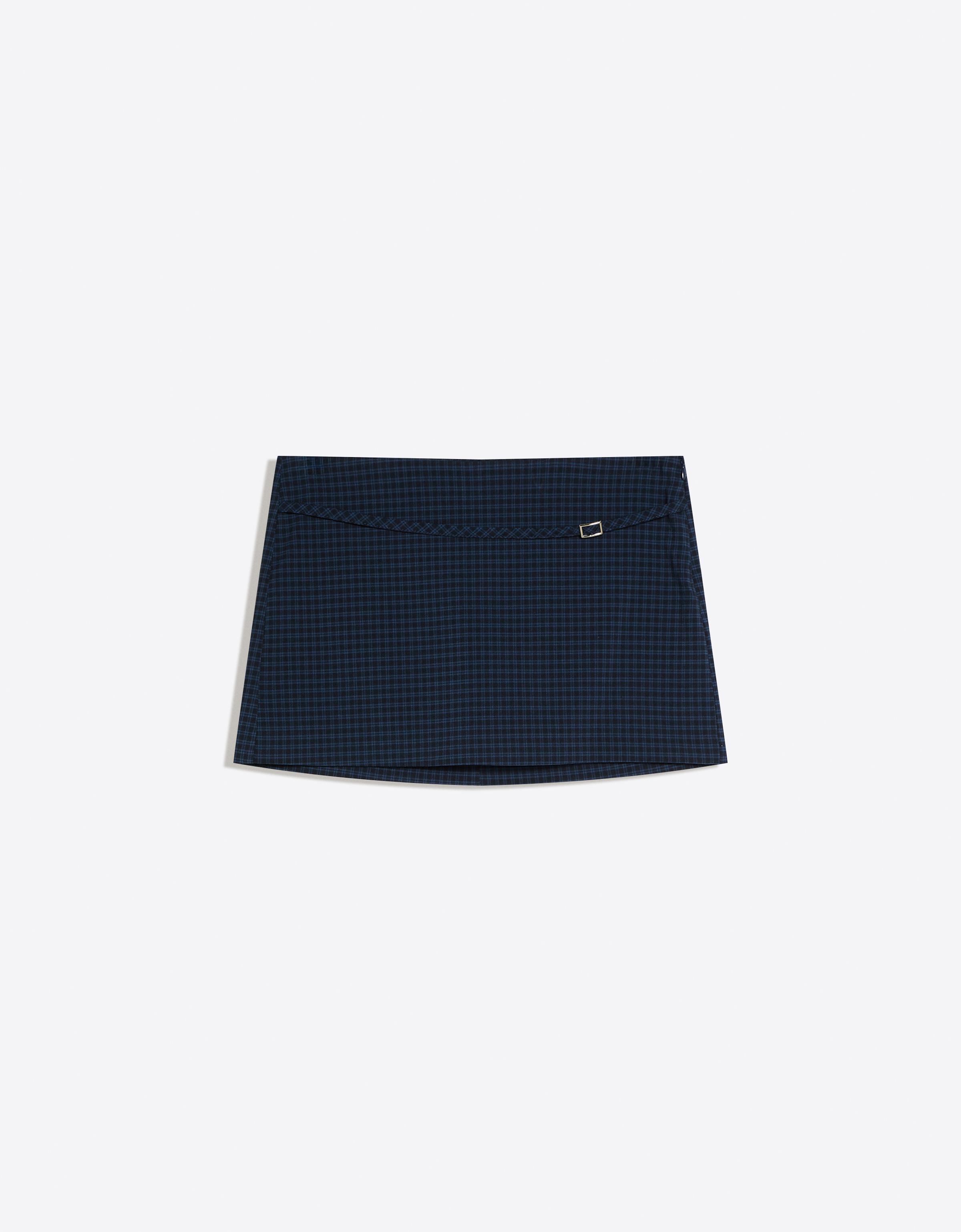 Mini skort with buckle