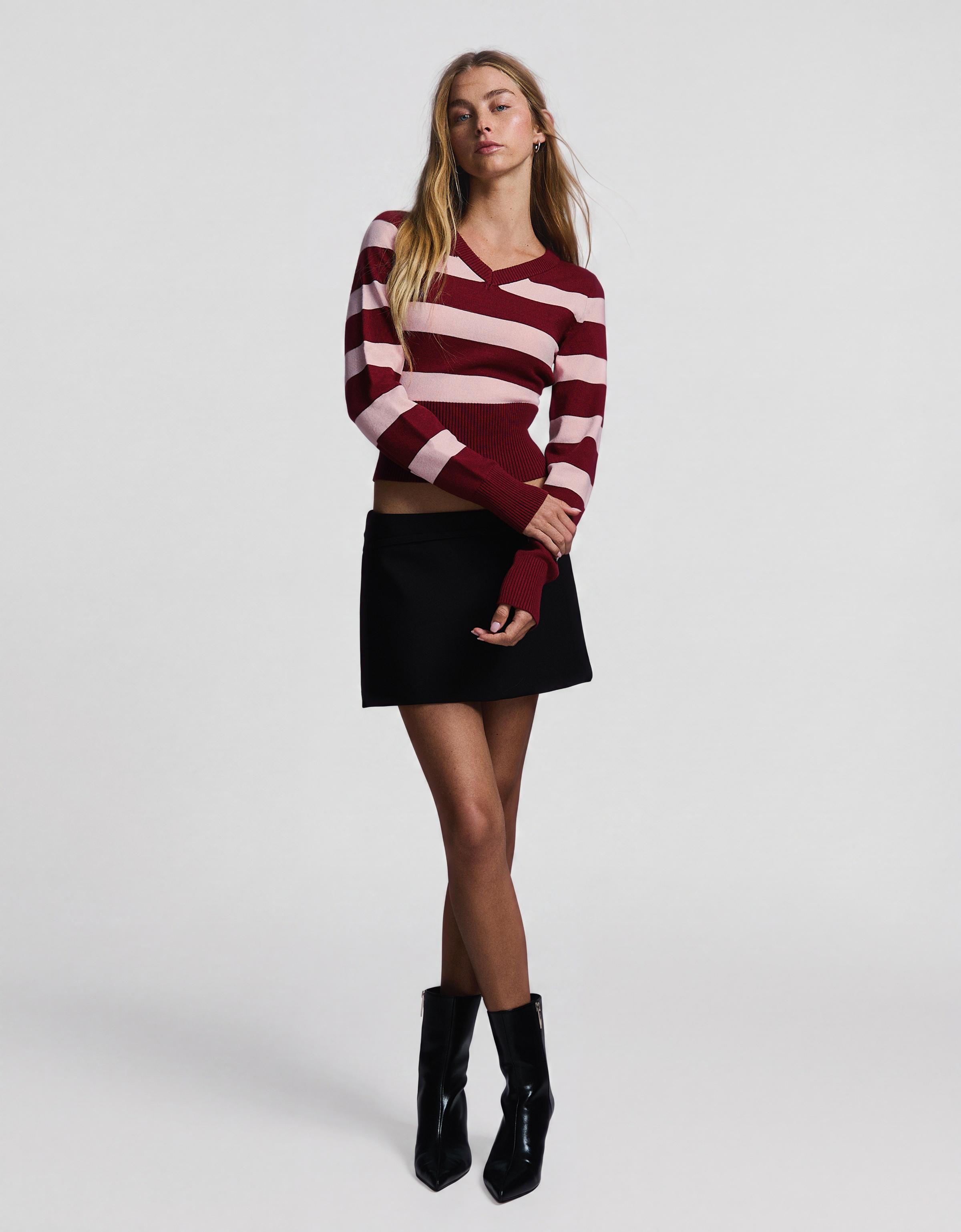Embroidered V-neck jumper — Burgundy