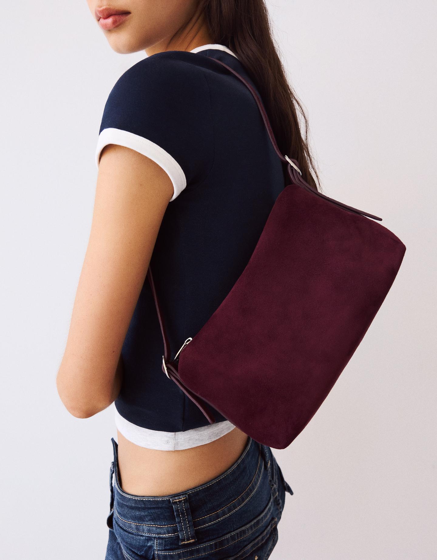 Bershka mała torebka z efektem sztucznego zamszu bordowy