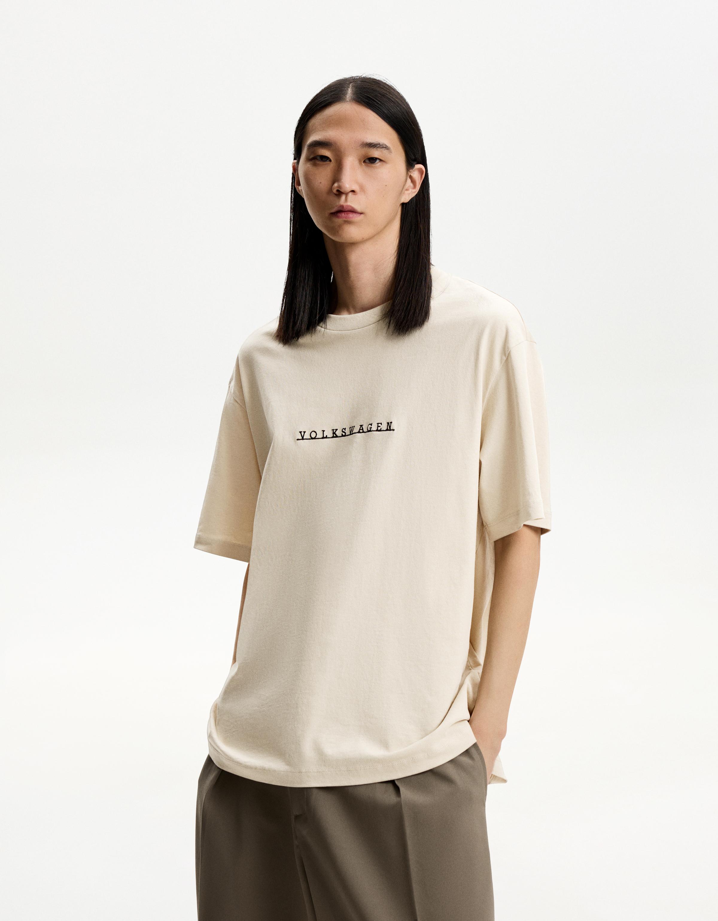 Bershka T-Shirt Volkswagen Mit Kurzen Ärmeln Und Print Herren M Camel