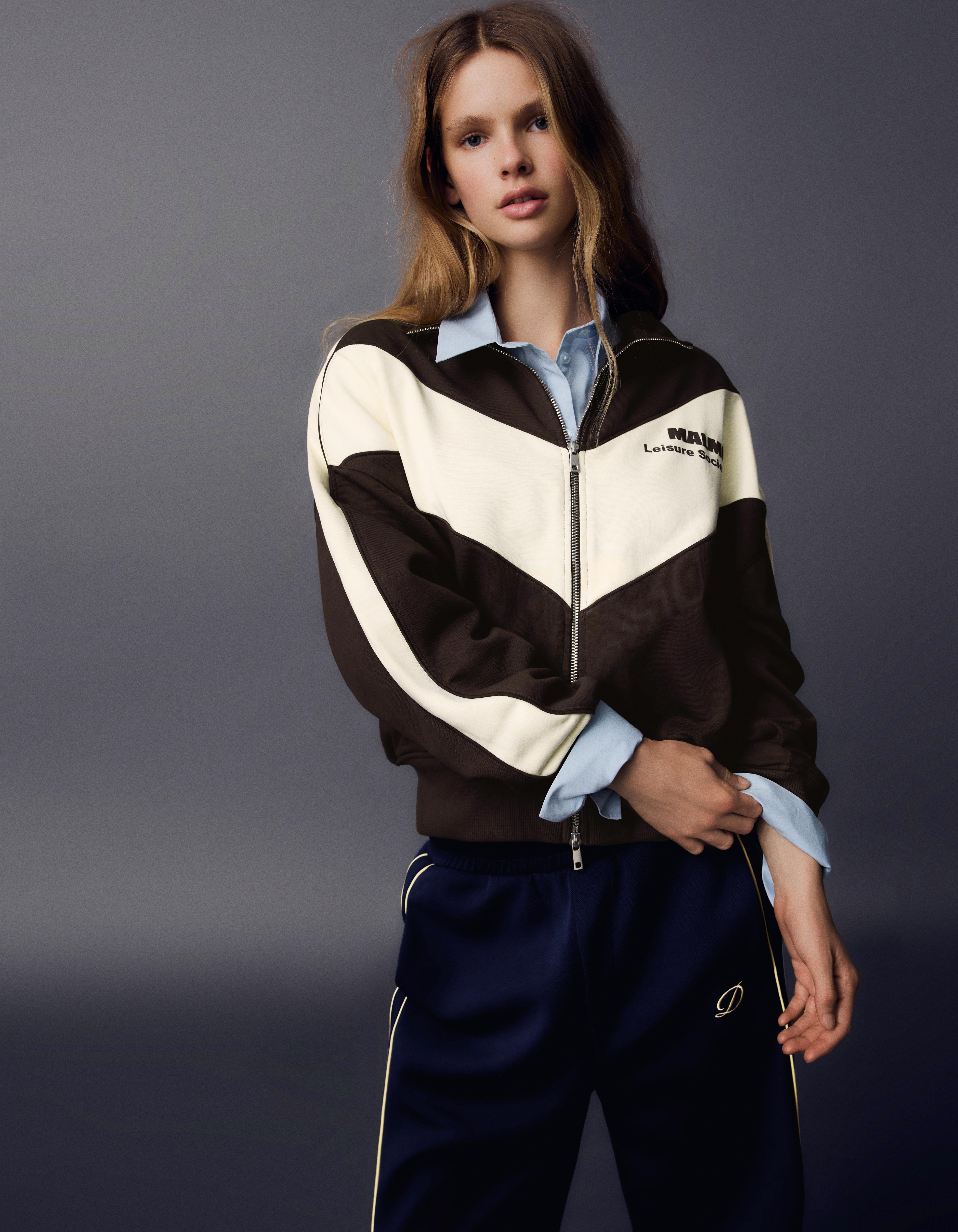 Bershka Kurtka Z Półgolfem Typu Perkins Z Nadrukiem Kobieta Brązowy