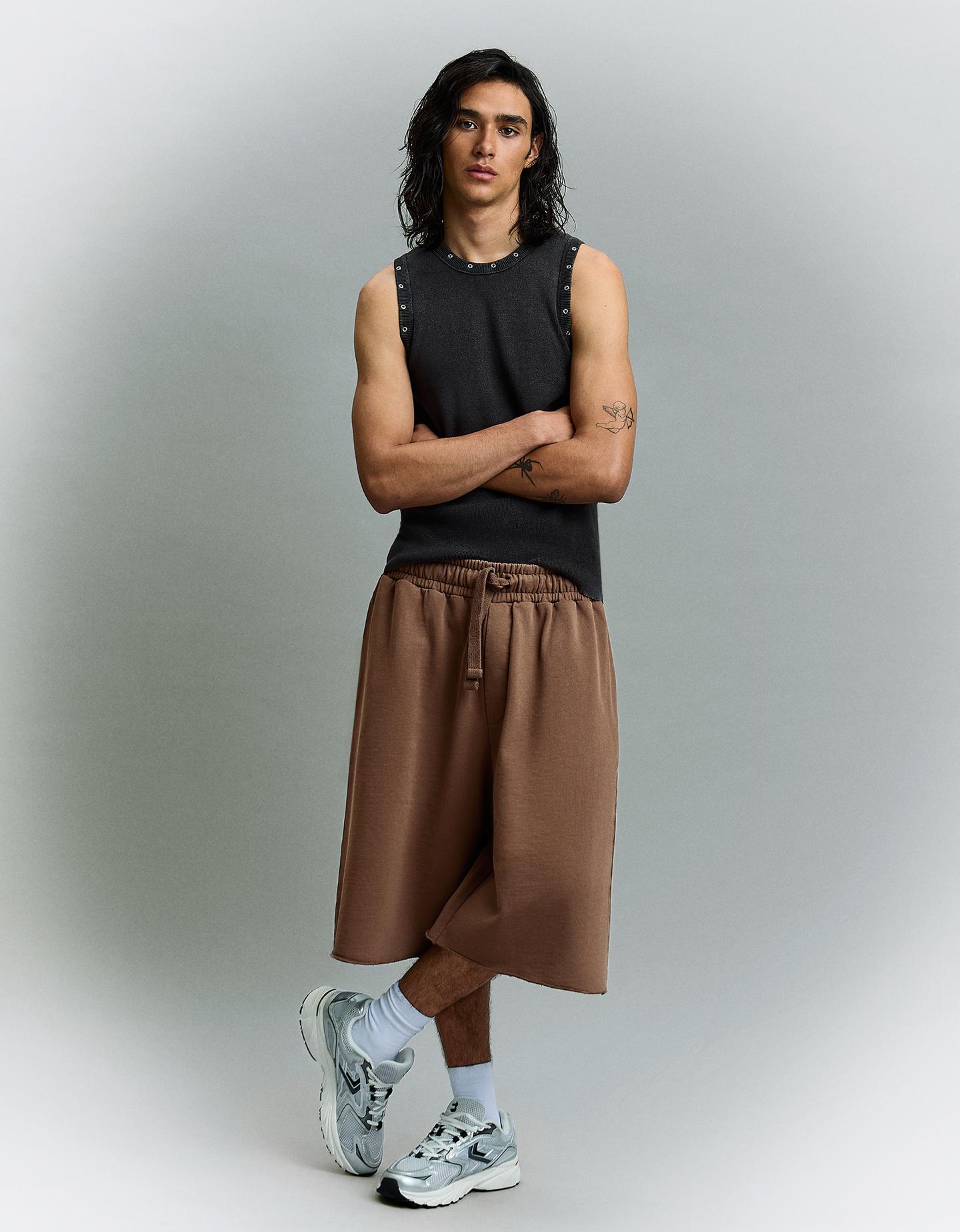Bershka bermudy jogger brązowy