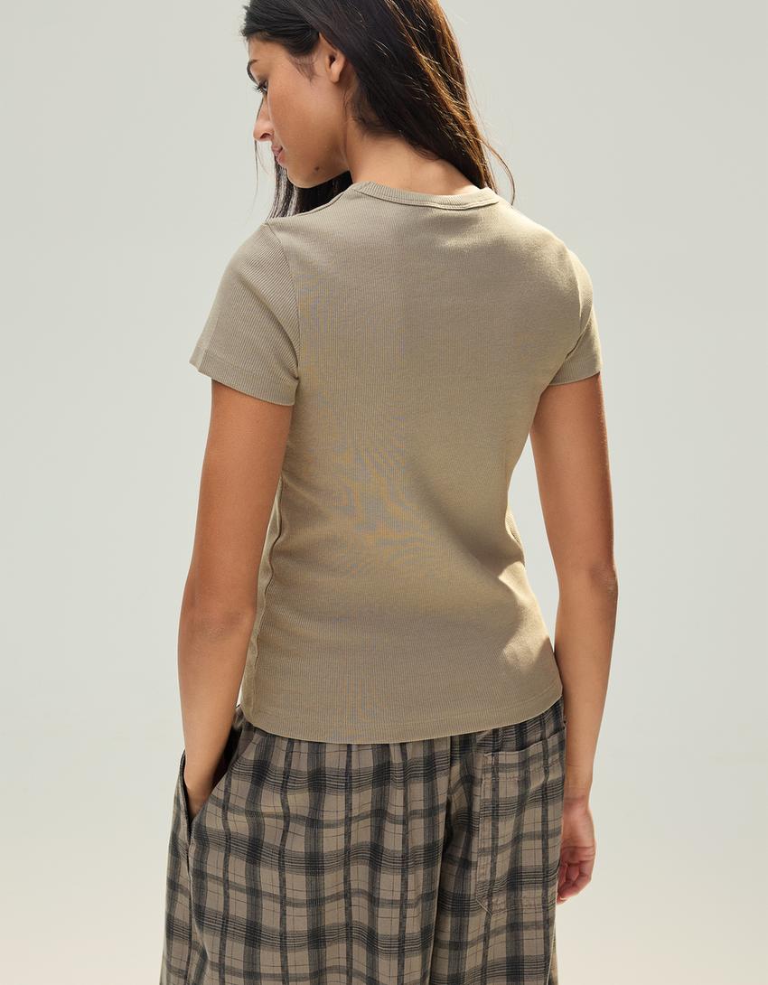 Geripptes Basic T-Shirt-Khaki