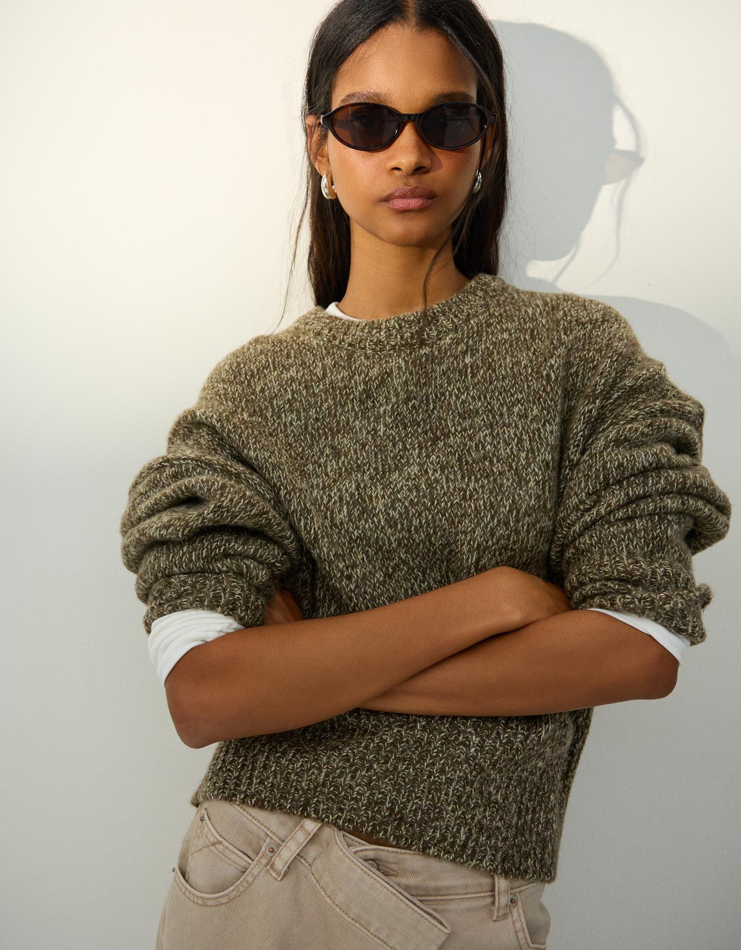 Bershka sweter z dopasowanym pasem zielony