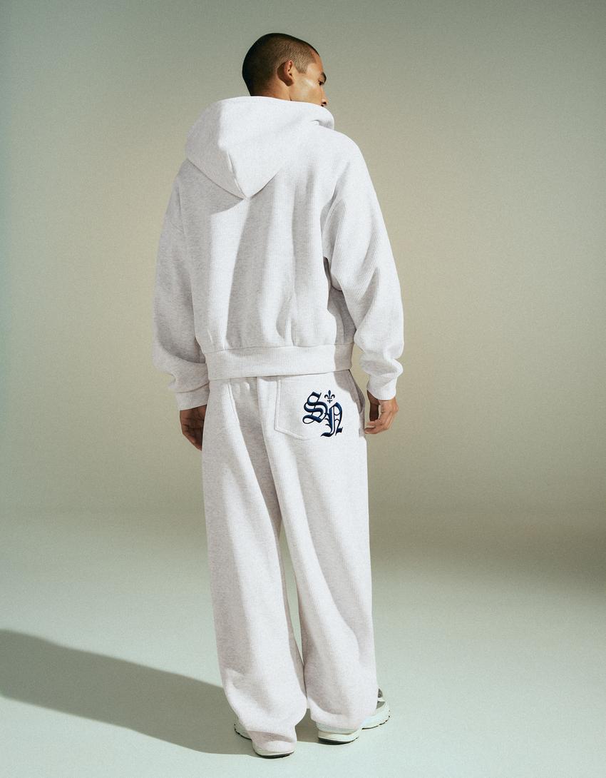 İşlemeli gofre kumaş kapüşonlu sweatshirt-Gri