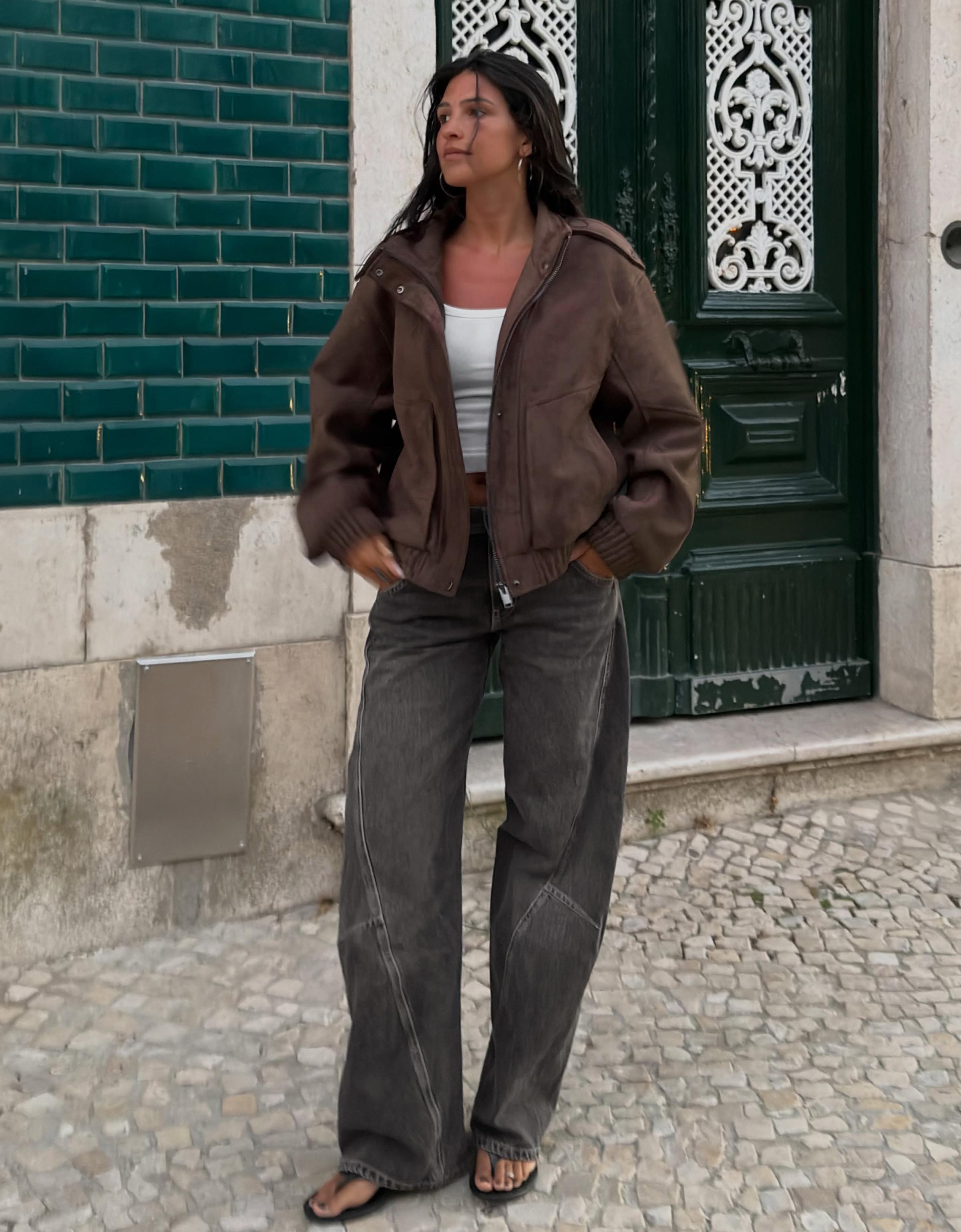 Low-rise barrel jeans