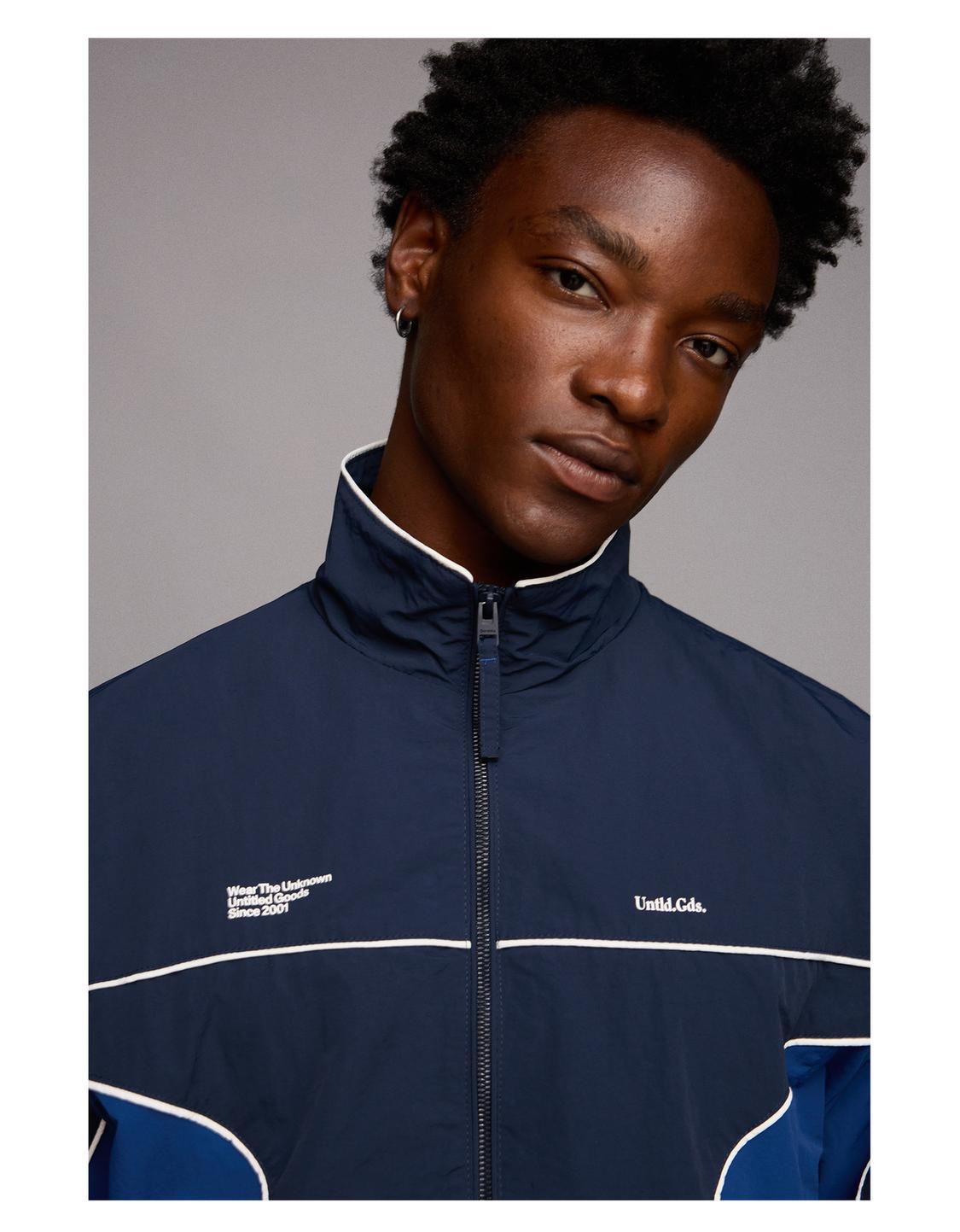 Куртка из высокотехнологичной ткани в спортивном стиле