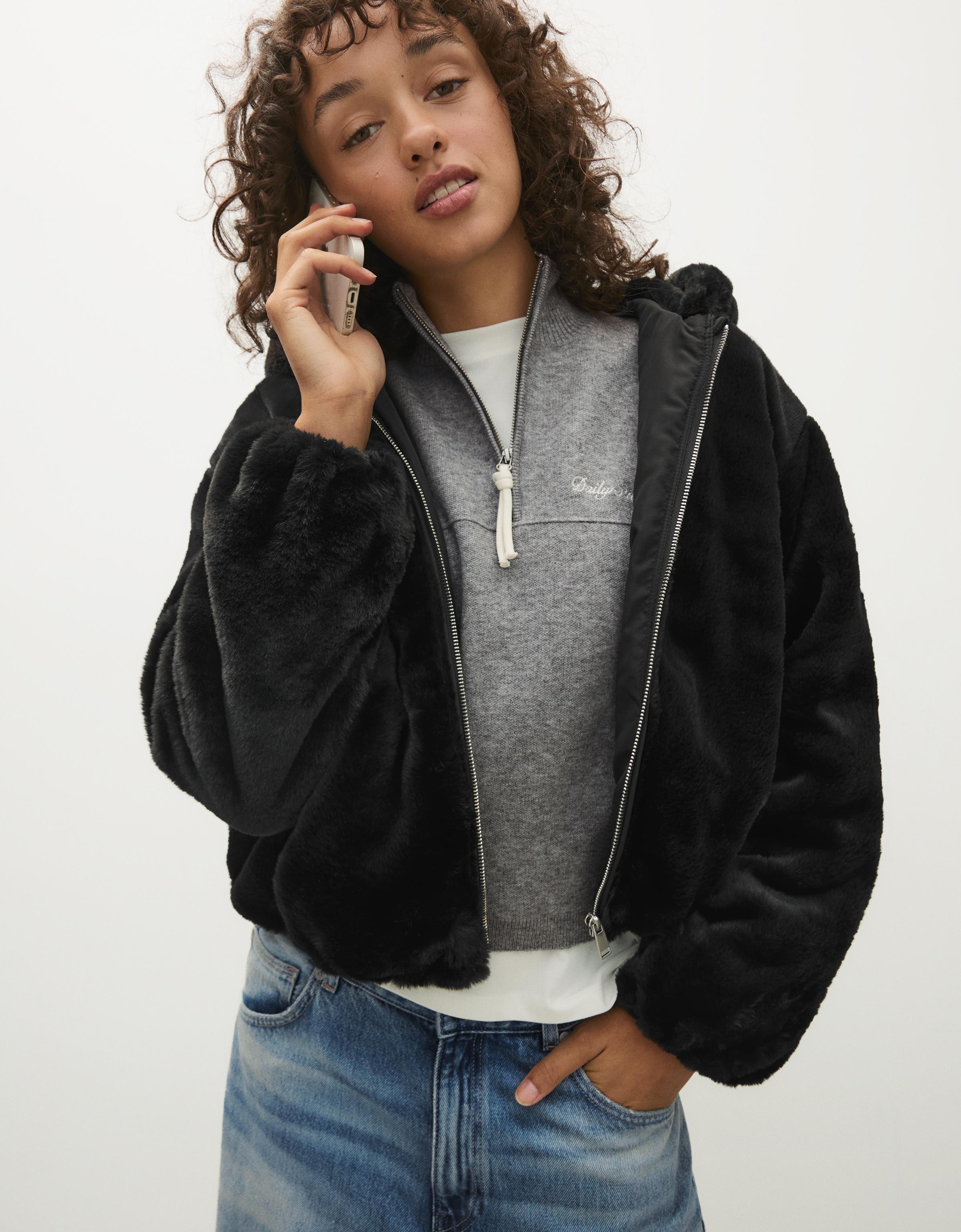 Hooded jacket with fur — Black